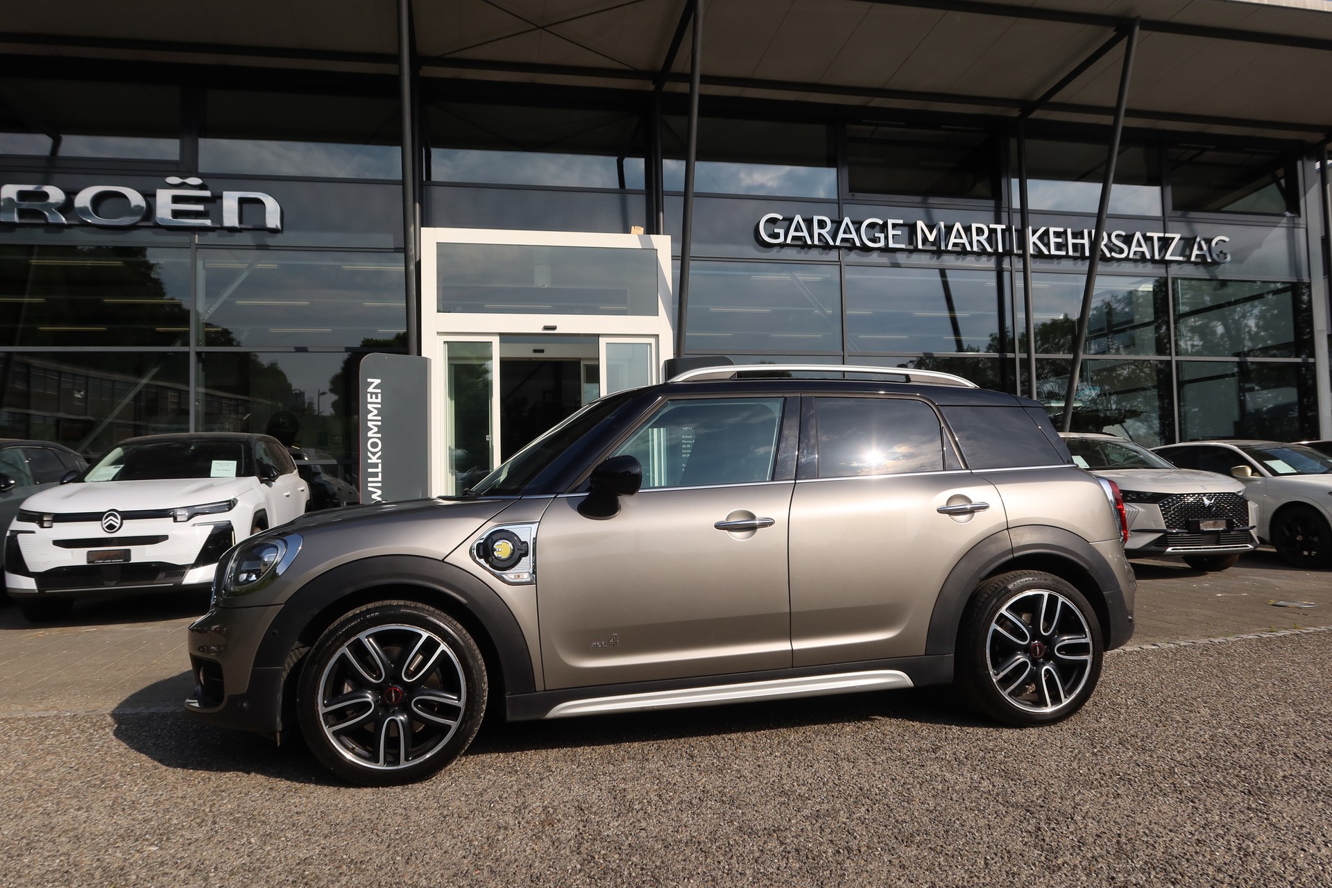 MINI Countryman CooperS E ALL4-image-2