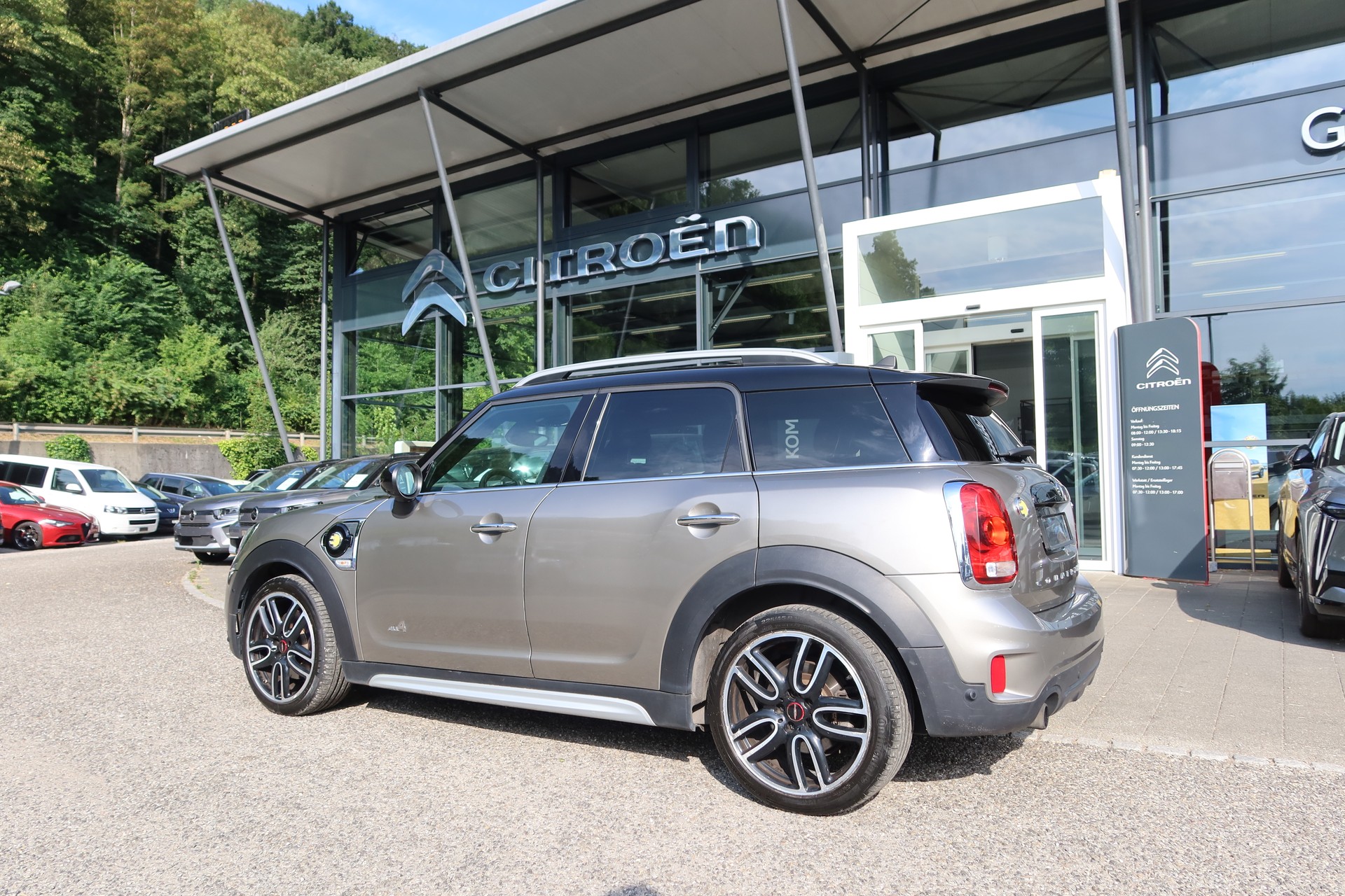 MINI Countryman CooperS E ALL4-image-4