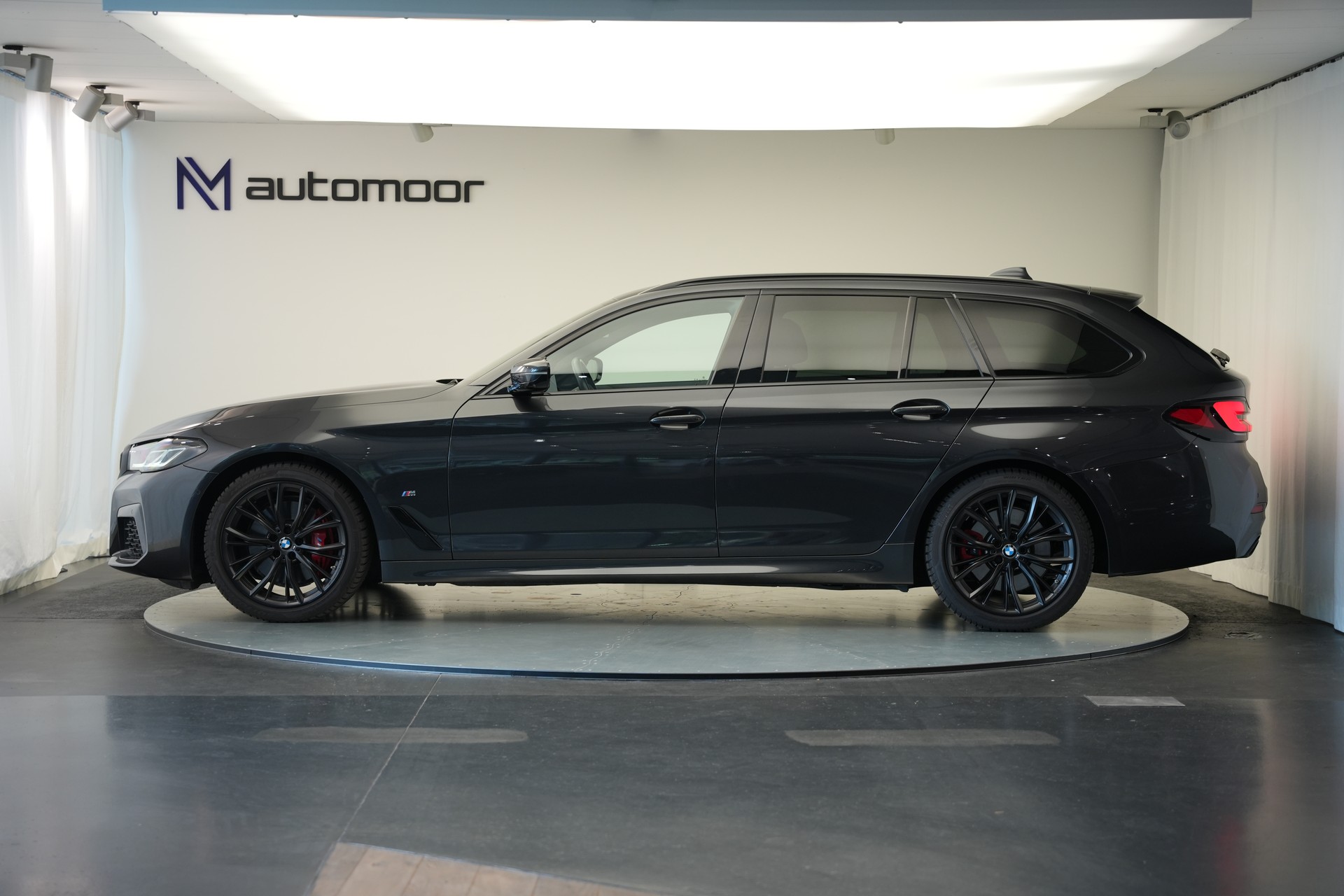 BMW 520d xDrive 48V Touring M Sport Steptronic *CH-Fahrzeug* *Sophistograu*-image-7