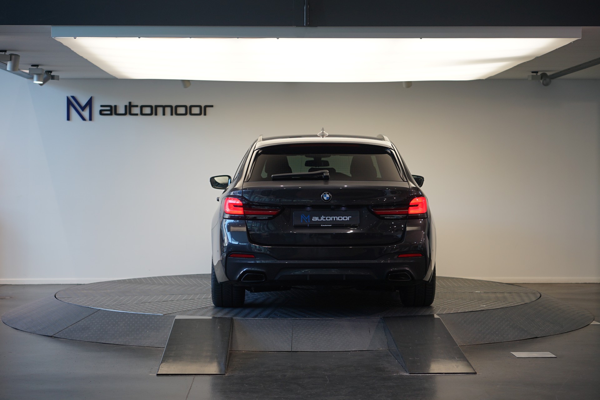 BMW 520d xDrive 48V Touring M Sport Steptronic *CH-Fahrzeug* *Sophistograu*-image-5