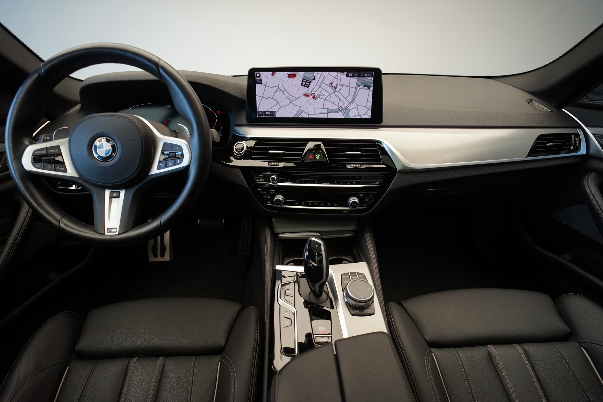 BMW 520d xDrive 48V Touring M Sport Steptronic *CH-Fahrzeug* *Sophistograu*-image-11