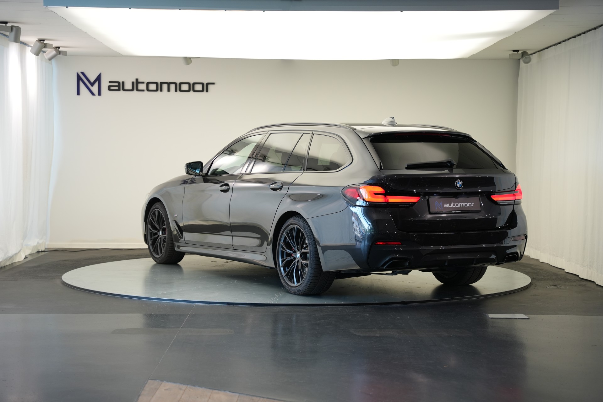BMW 520d xDrive 48V Touring M Sport Steptronic *CH-Fahrzeug* *Sophistograu*-image-6