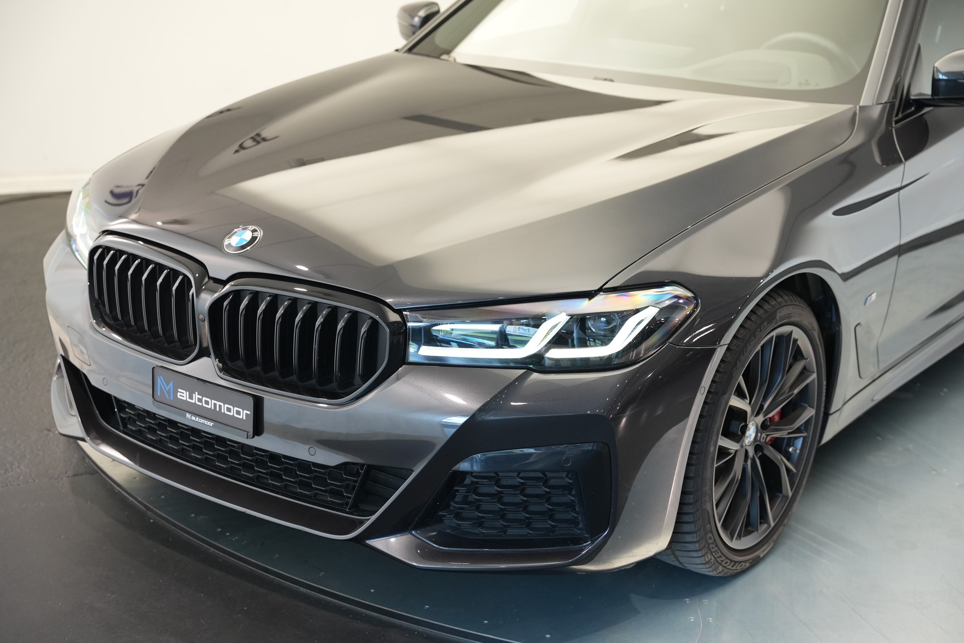BMW 520d xDrive 48V Touring M Sport Steptronic *CH-Fahrzeug* *Sophistograu*-image-43