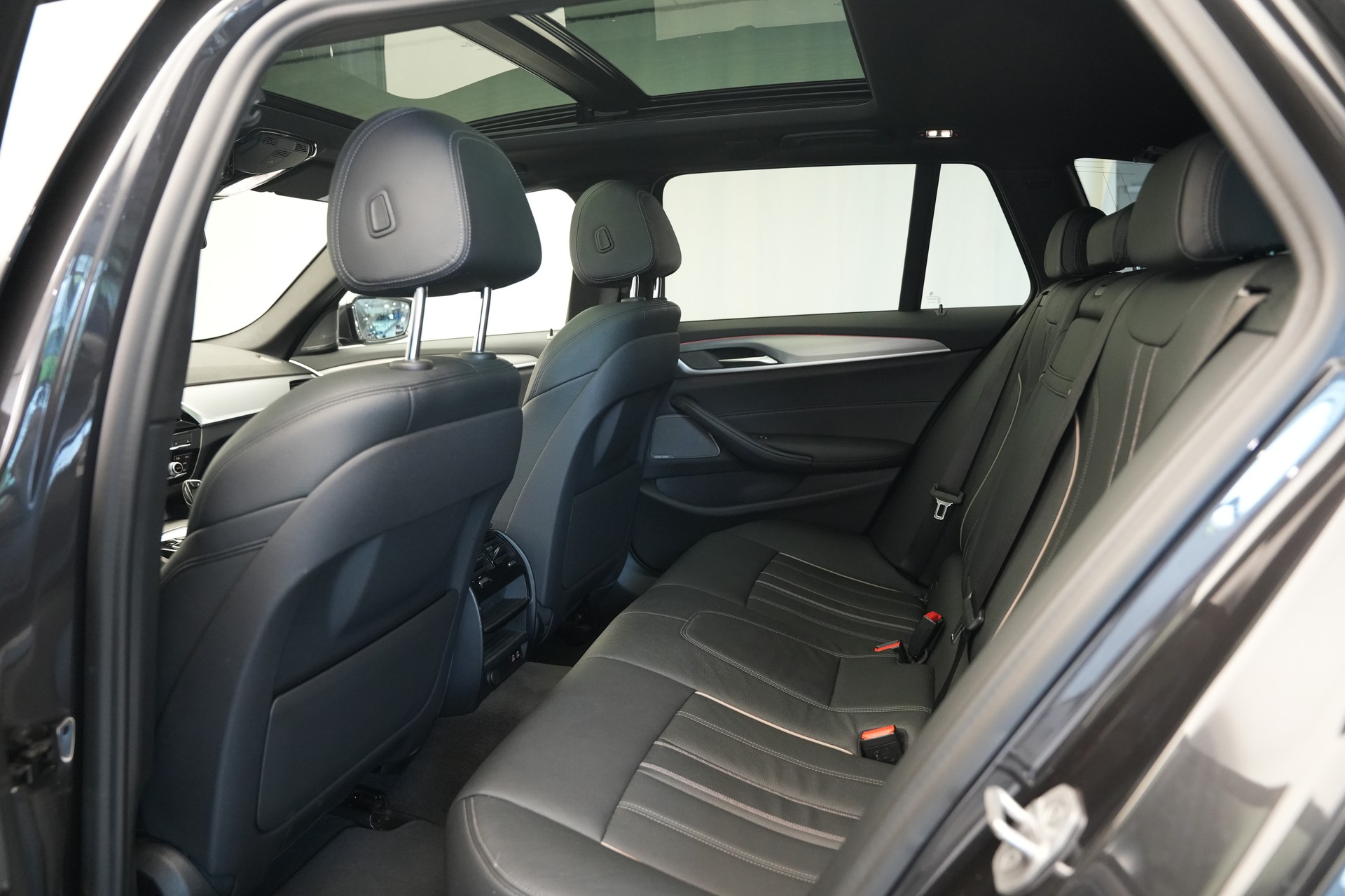 BMW 520d xDrive 48V Touring M Sport Steptronic *CH-Fahrzeug* *Sophistograu*-image-15