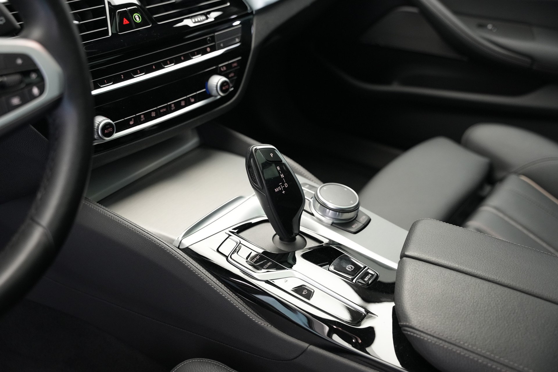 BMW 520d xDrive 48V Touring M Sport Steptronic *CH-Fahrzeug* *Sophistograu*-image-24