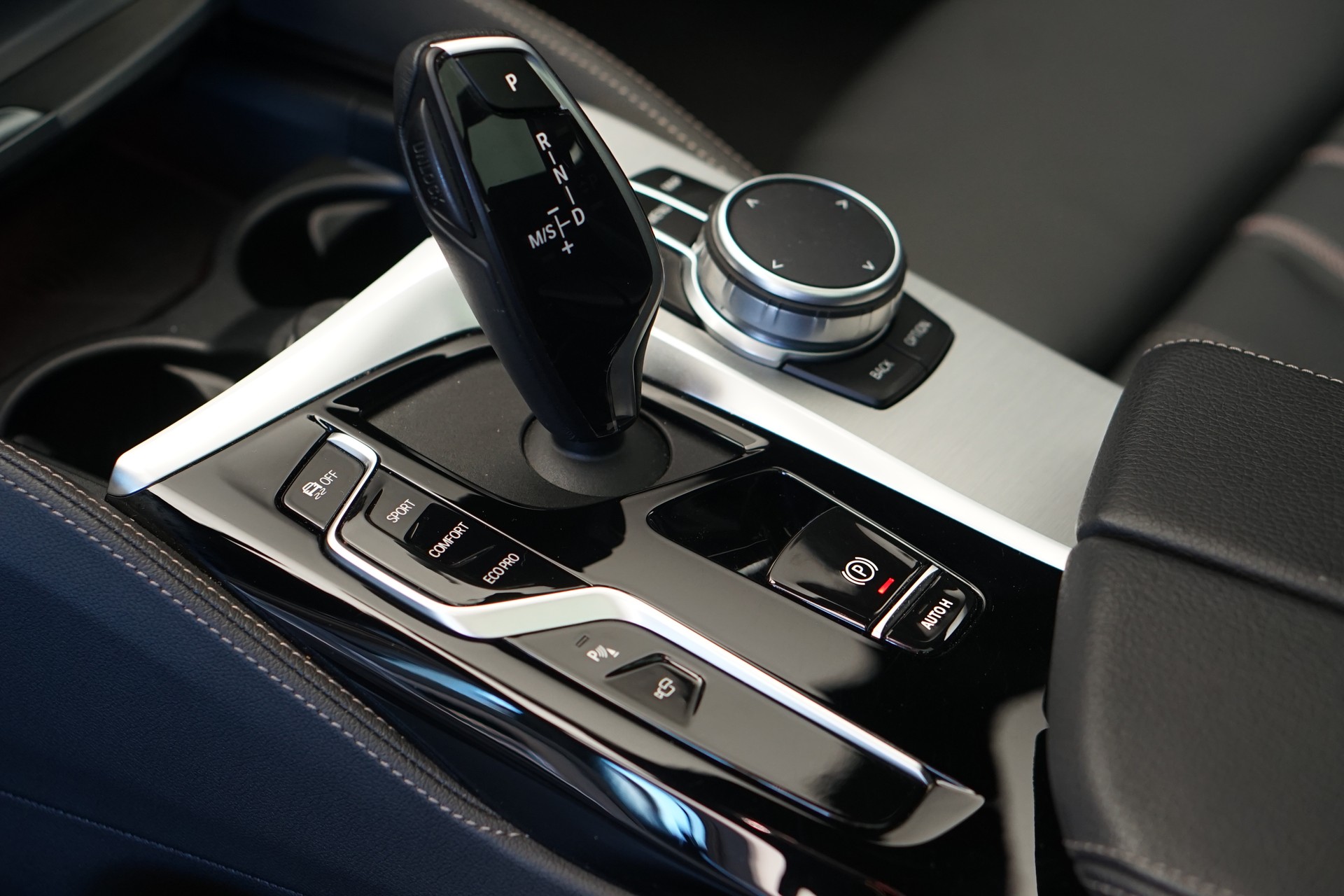 BMW 520d xDrive 48V Touring M Sport Steptronic *CH-Fahrzeug* *Sophistograu*-image-29