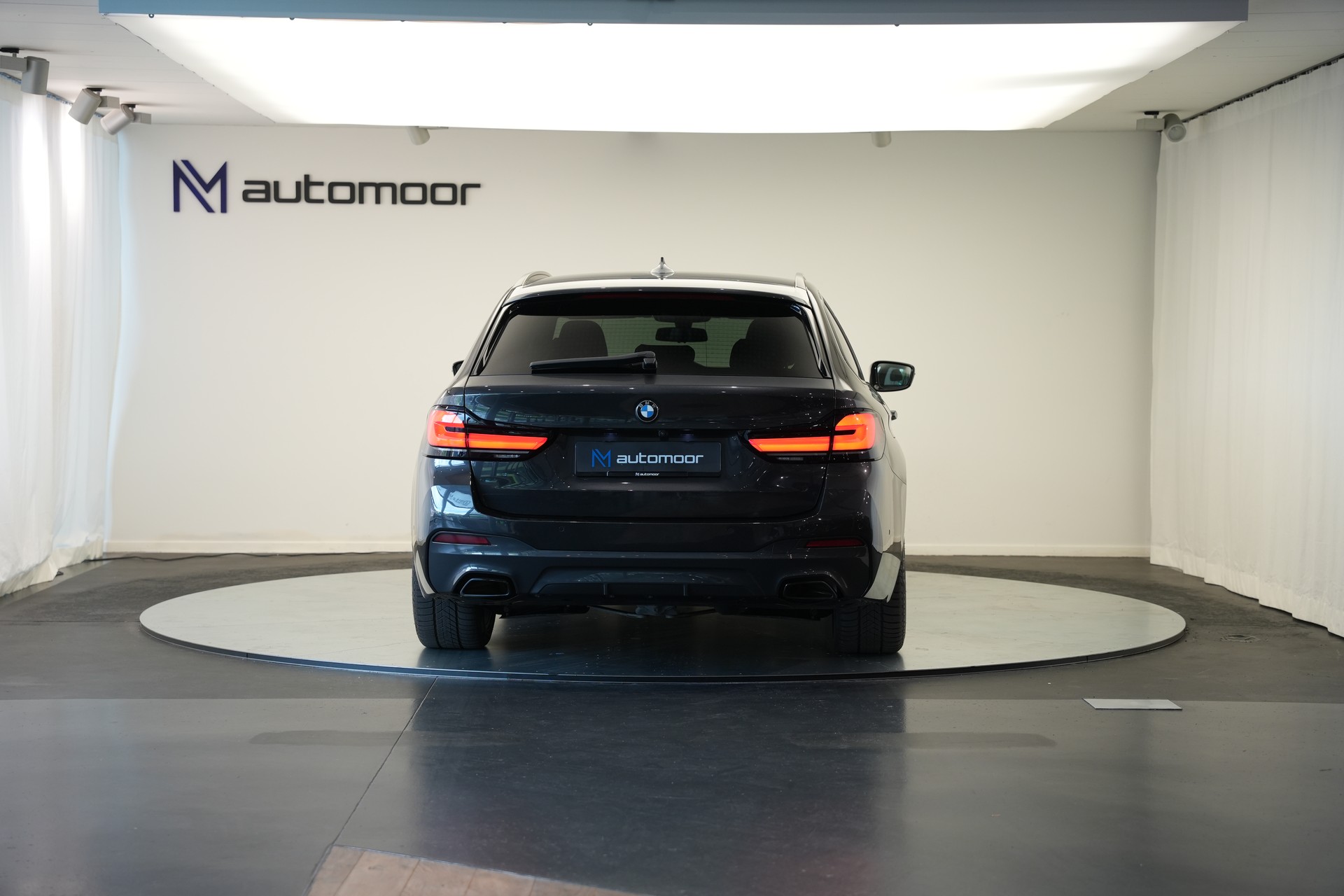 BMW 520d xDrive 48V Touring M Sport Steptronic *CH-Fahrzeug* *Sophistograu*-image-5