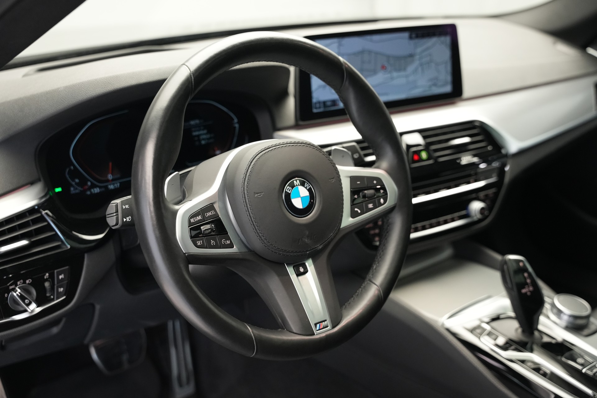 BMW 520d xDrive 48V Touring M Sport Steptronic *CH-Fahrzeug* *Sophistograu*-image-23