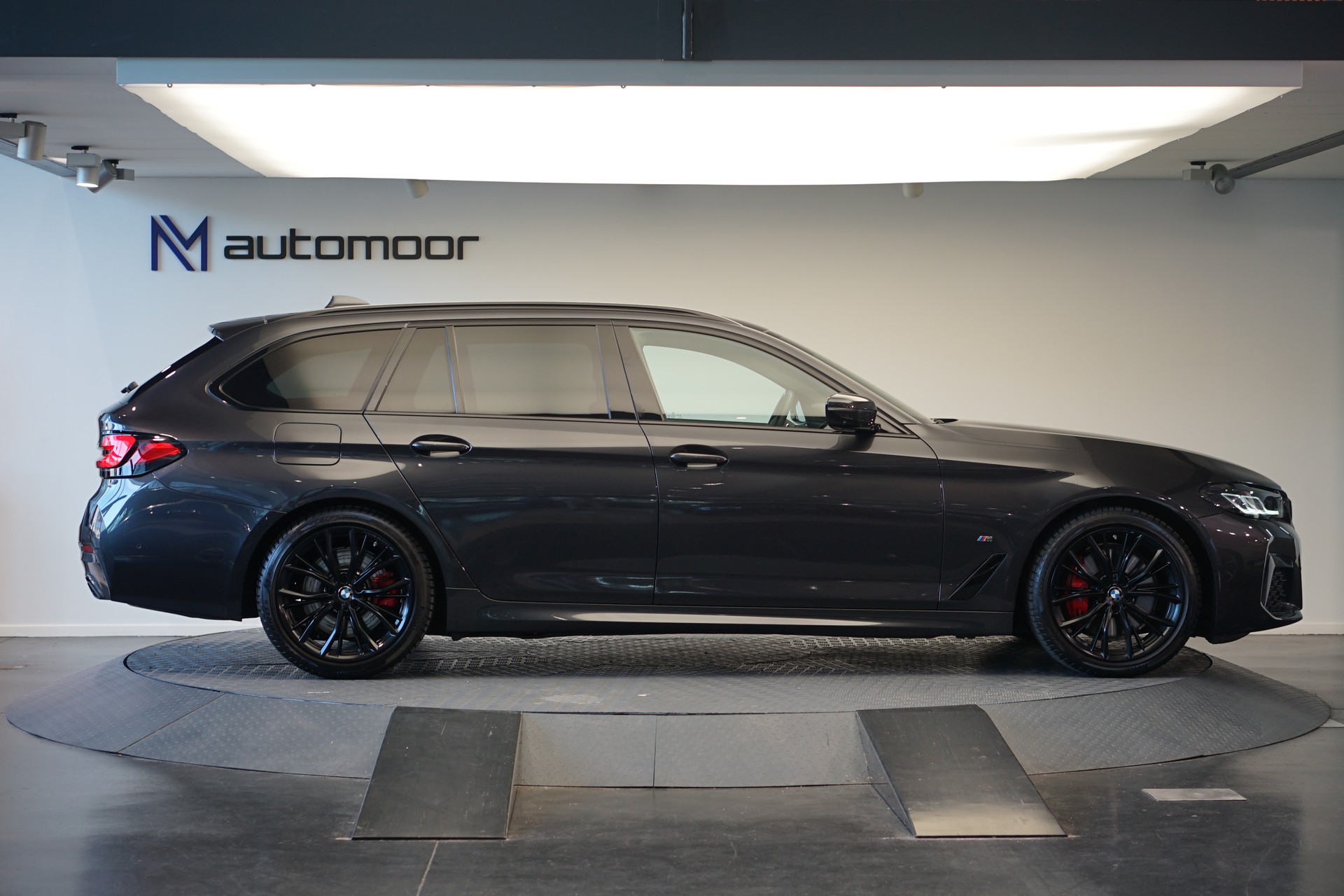BMW 520d xDrive 48V Touring M Sport Steptronic *CH-Fahrzeug* *Sophistograu*-image-3