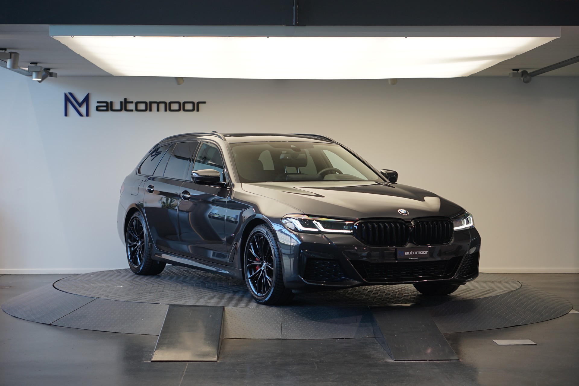BMW 520d xDrive 48V Touring M Sport Steptronic *CH-Fahrzeug* *Sophistograu*-image-2