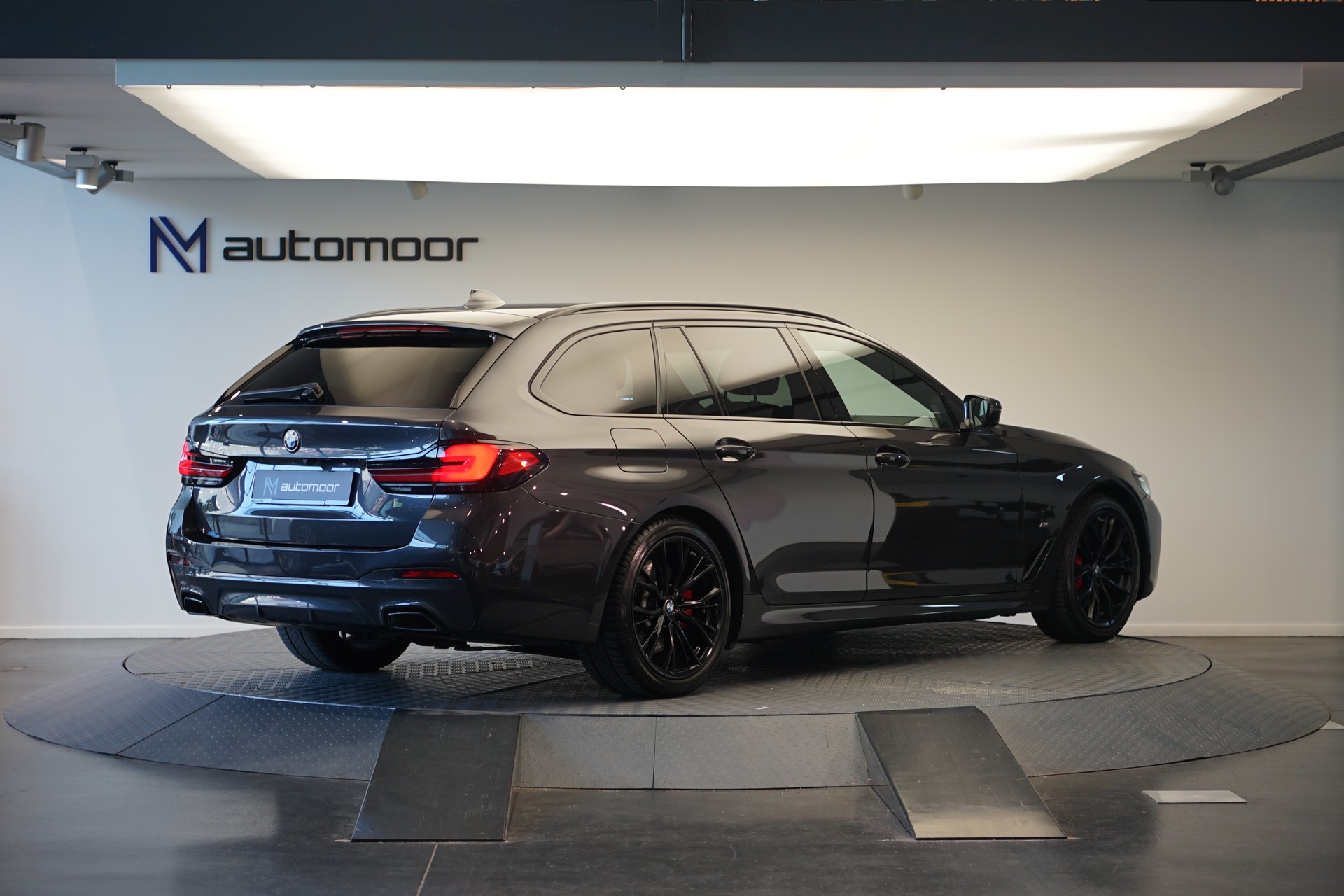 BMW 520d xDrive 48V Touring M Sport Steptronic *CH-Fahrzeug* *Sophistograu*-image-4