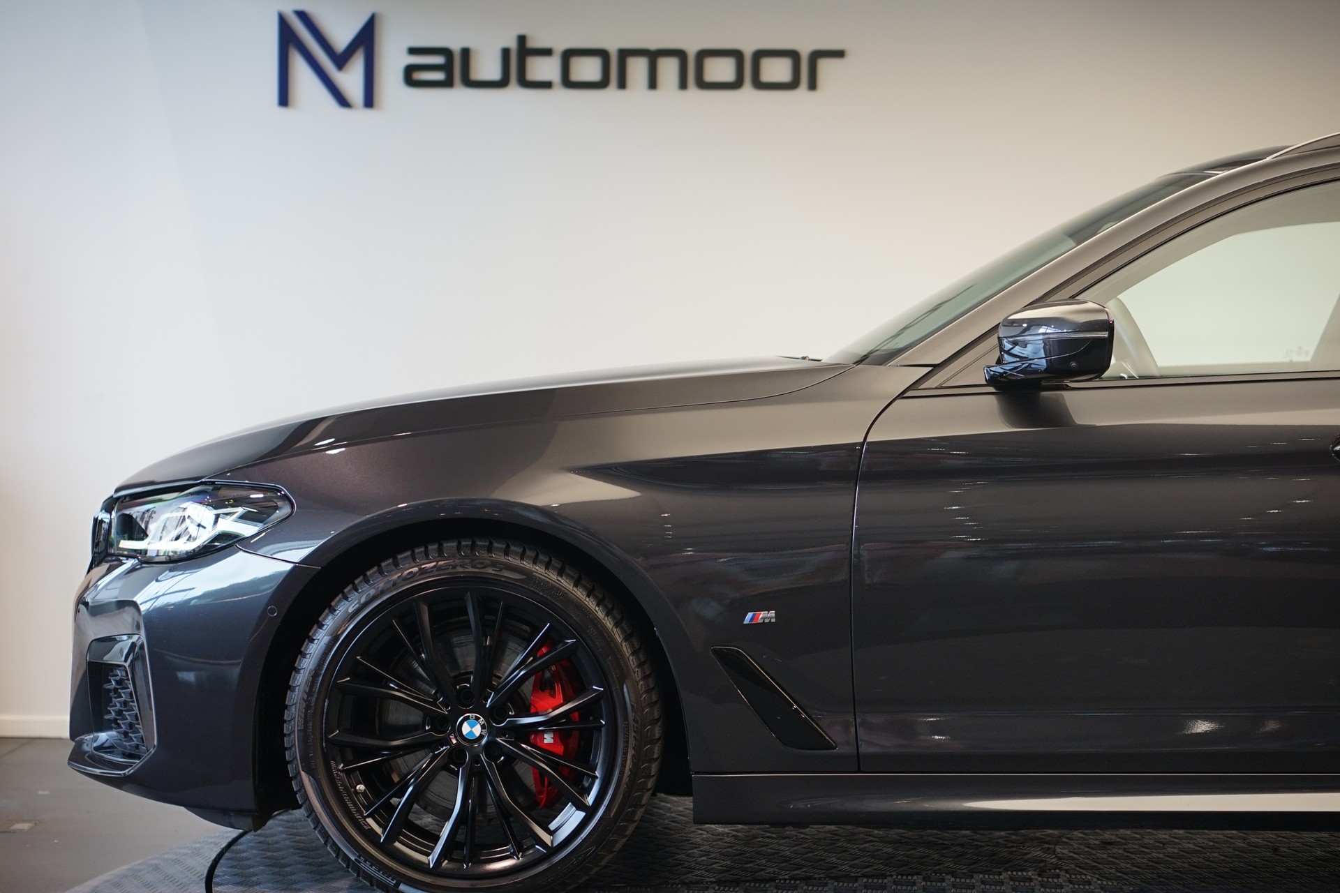 BMW 520d xDrive 48V Touring M Sport Steptronic *CH-Fahrzeug* *Sophistograu*-image-10