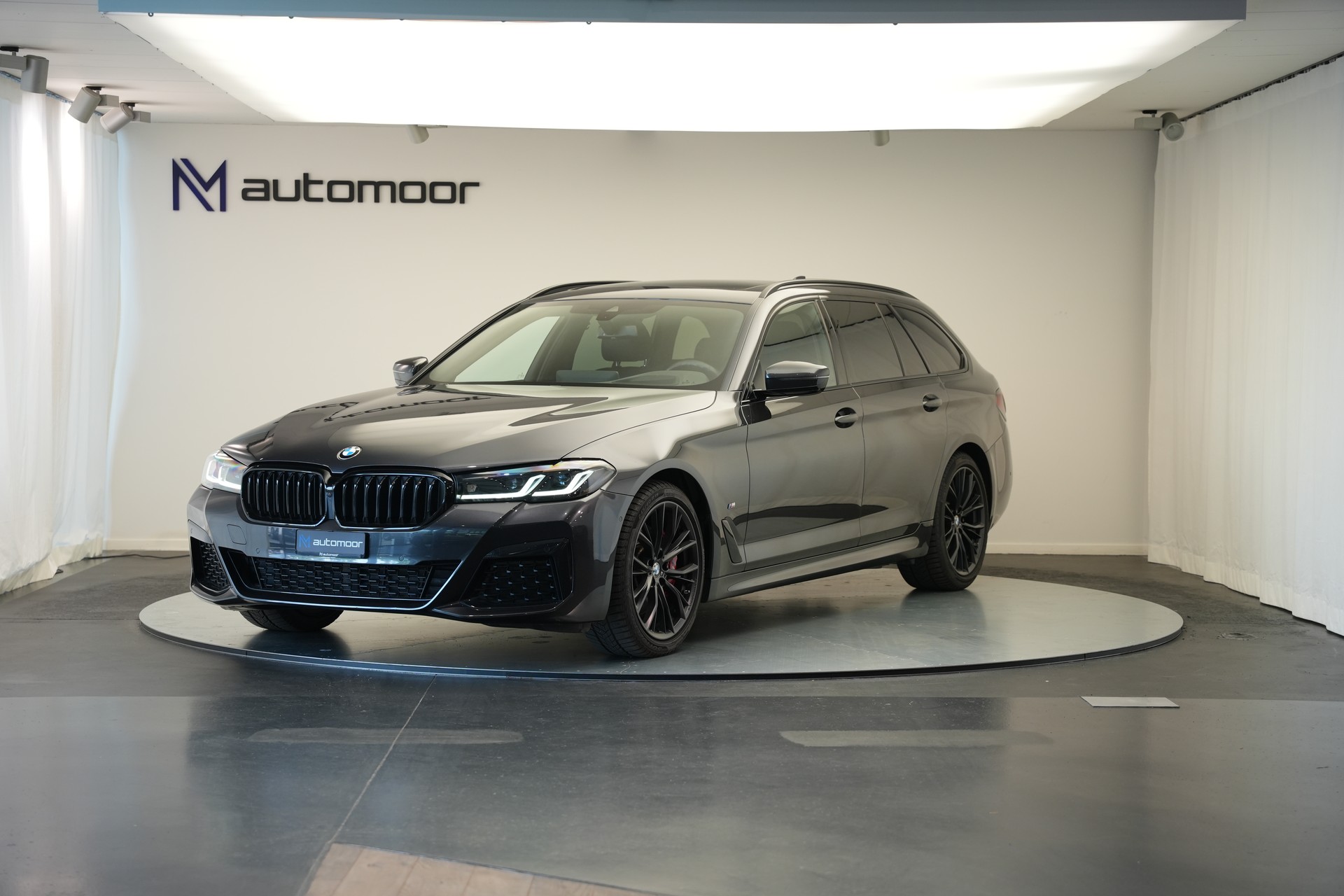 BMW 520d xDrive 48V Touring M Sport Steptronic *CH-Fahrzeug* *Sophistograu*-image-0
