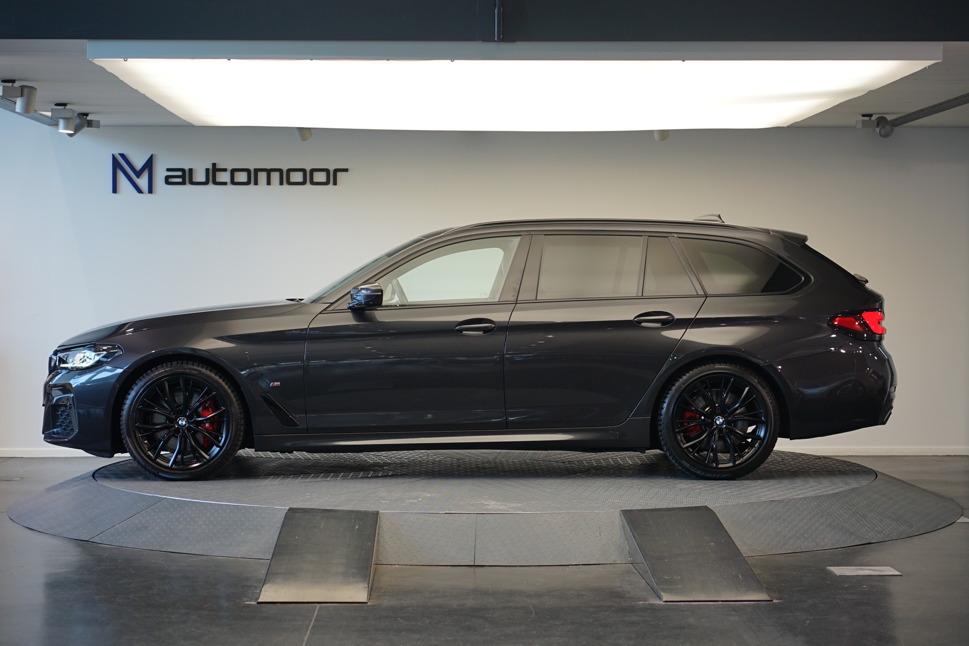BMW 520d xDrive 48V Touring M Sport Steptronic *CH-Fahrzeug* *Sophistograu*-image-7