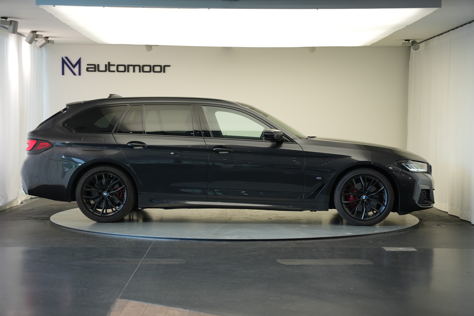 BMW 520d xDrive 48V Touring M Sport Steptronic *CH-Fahrzeug* *Sophistograu*-image-3
