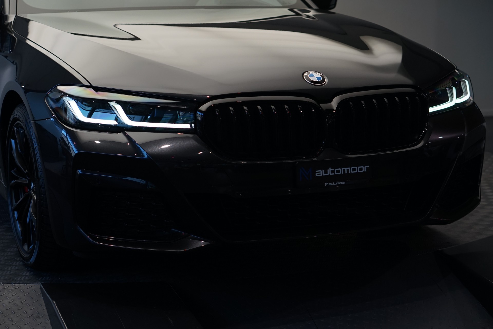 BMW 520d xDrive 48V Touring M Sport Steptronic *CH-Fahrzeug* *Sophistograu*-image-8