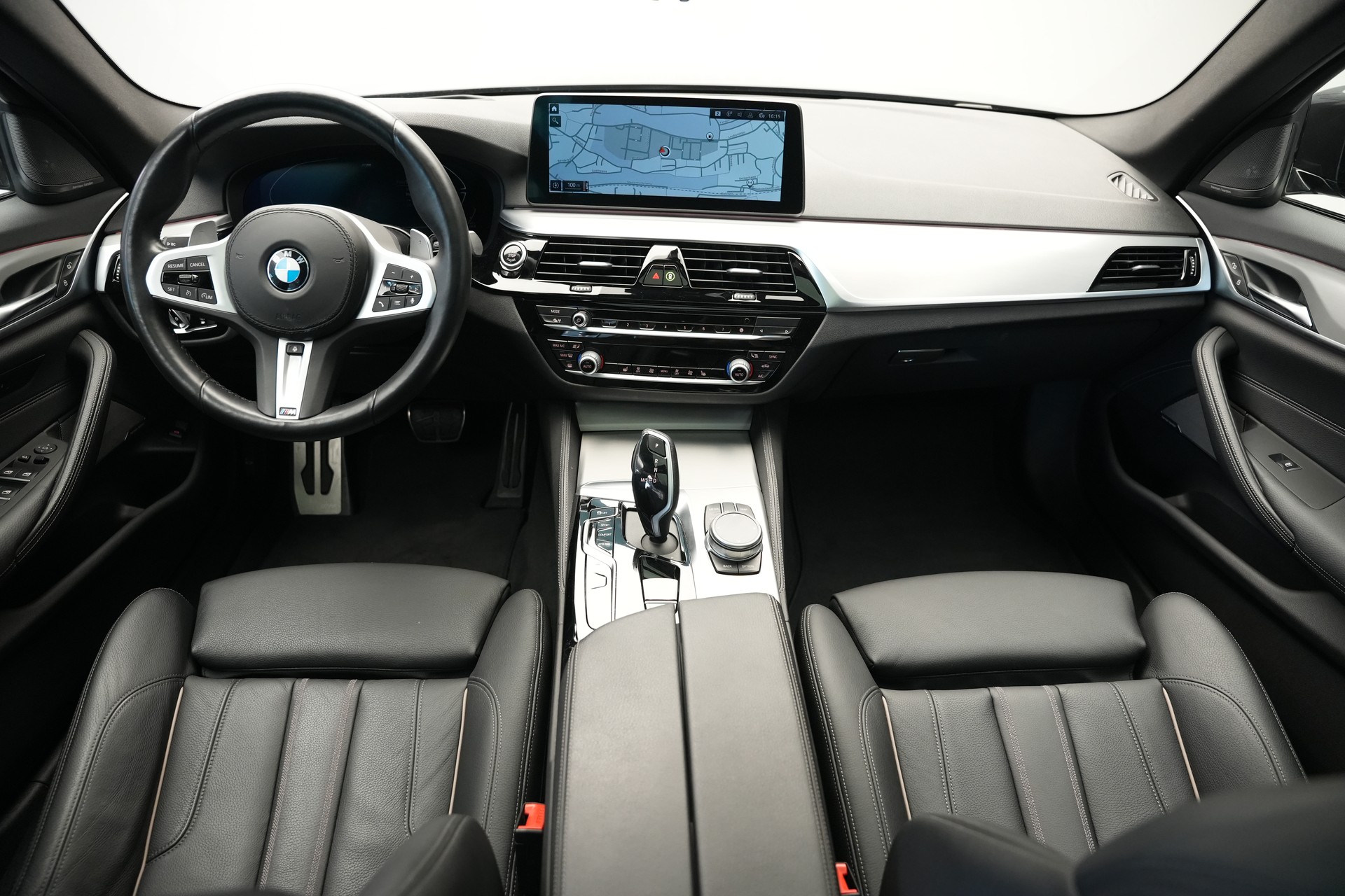 BMW 520d xDrive 48V Touring M Sport Steptronic *CH-Fahrzeug* *Sophistograu*-image-9