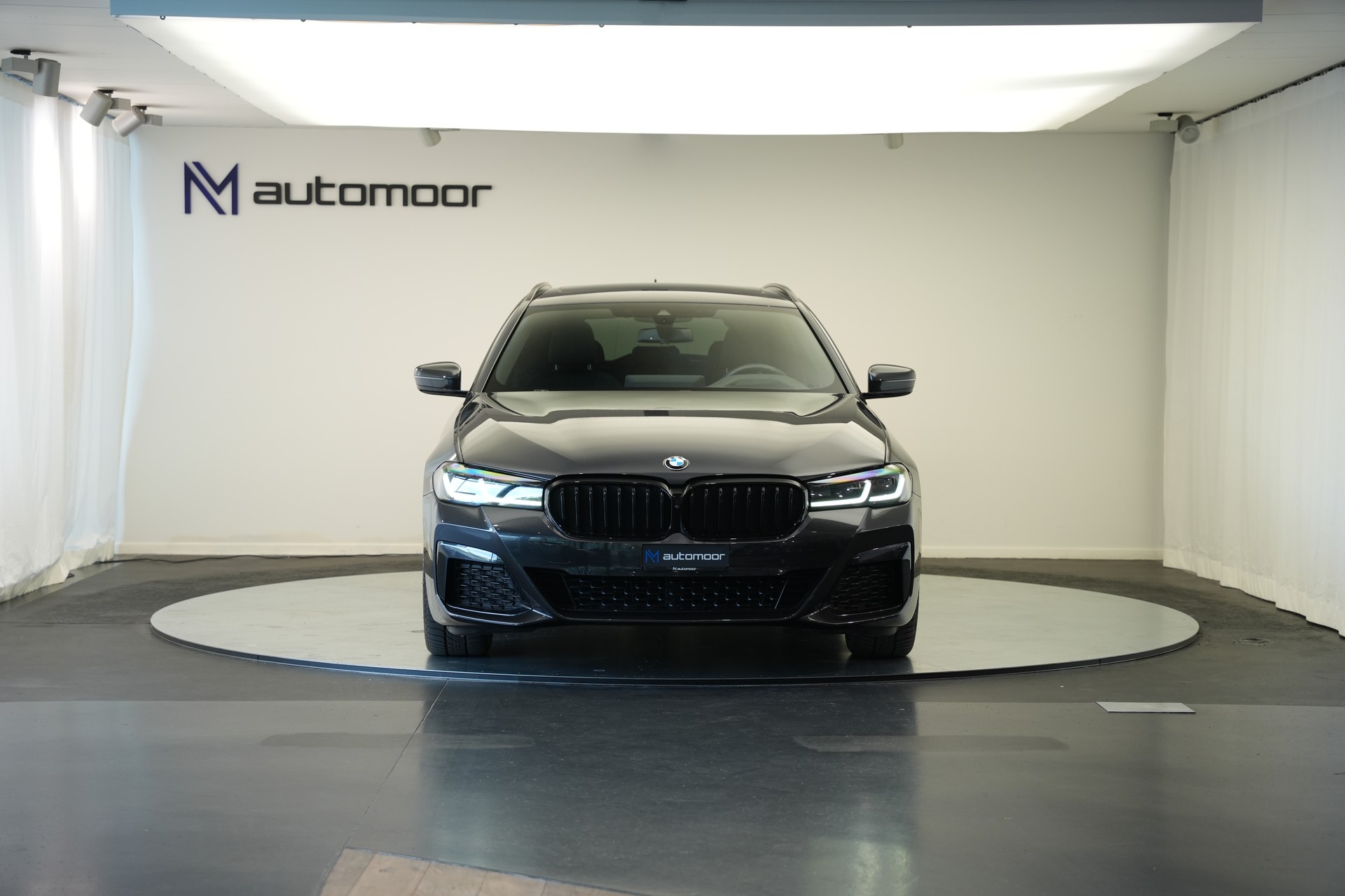 BMW 520d xDrive 48V Touring M Sport Steptronic *CH-Fahrzeug* *Sophistograu*-image-1