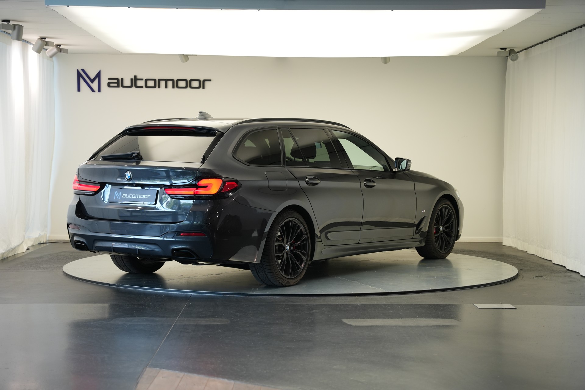 BMW 520d xDrive 48V Touring M Sport Steptronic *CH-Fahrzeug* *Sophistograu*-image-4
