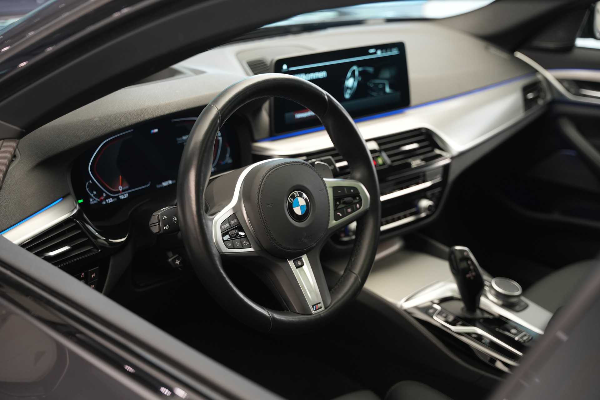 BMW 520d xDrive 48V Touring M Sport Steptronic *CH-Fahrzeug* *Sophistograu*-image-50