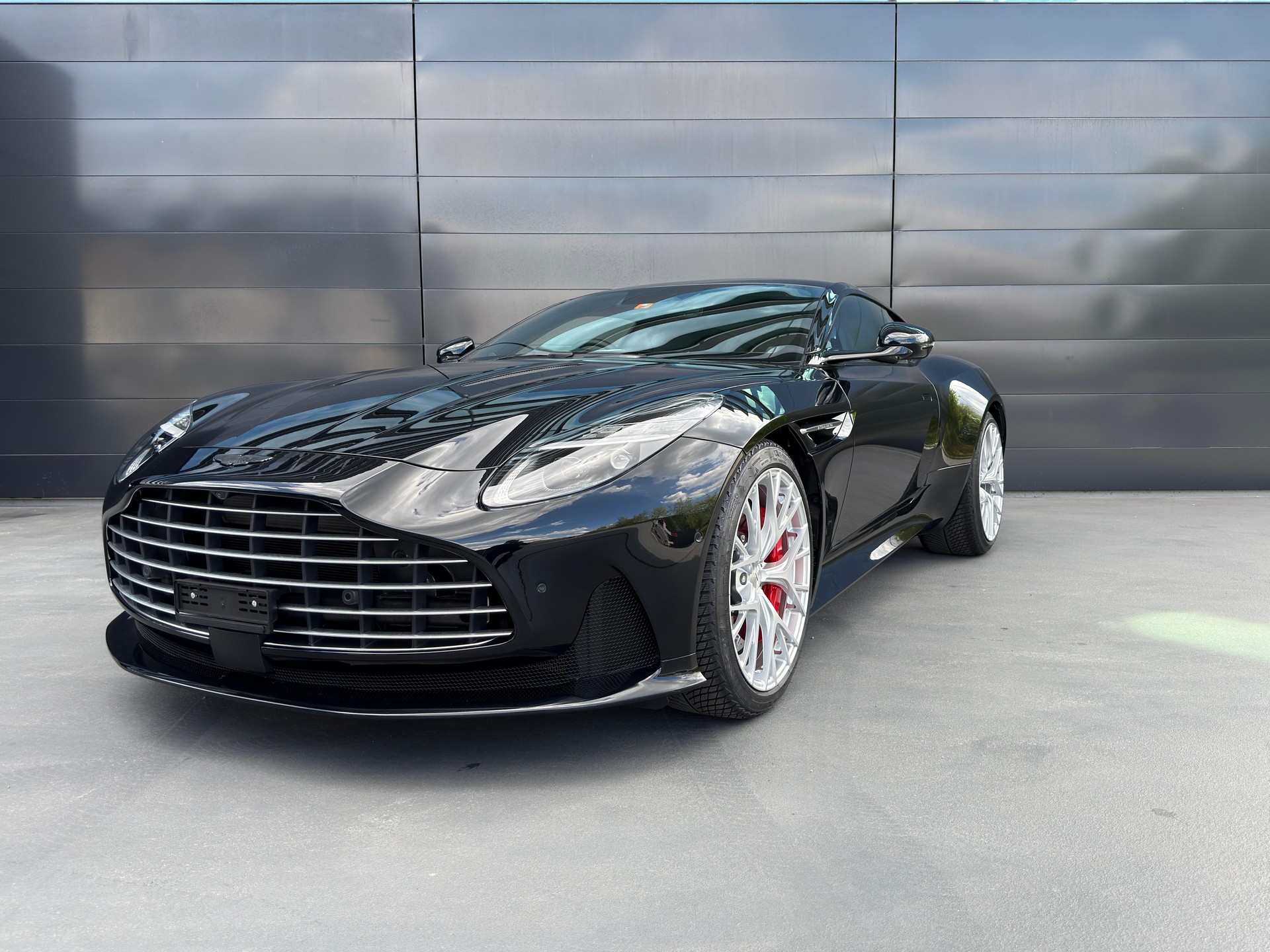 ASTON MARTIN DB12 Coupé 4.0 V8 Bi-Turbo-image-13