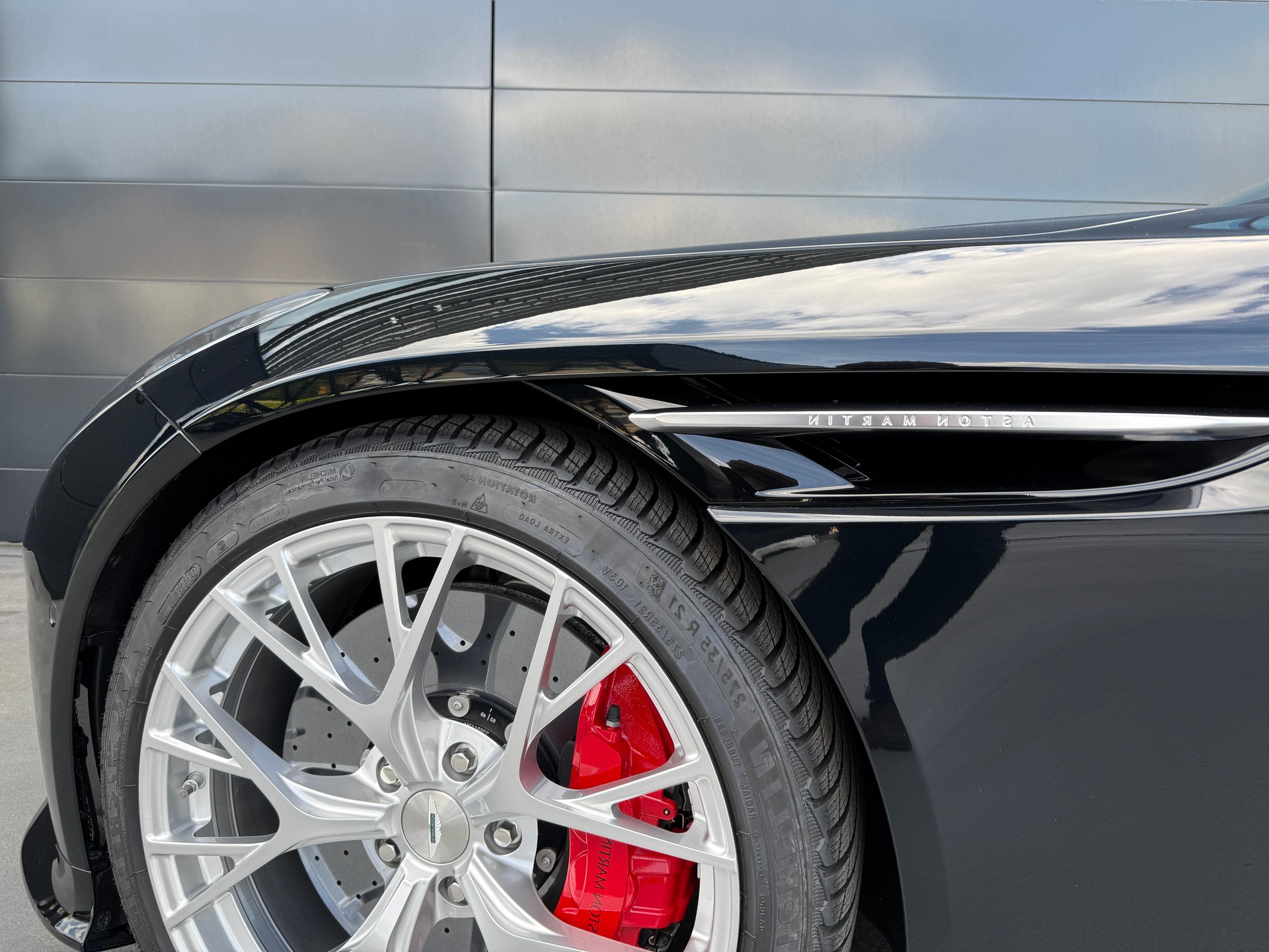 ASTON MARTIN DB12 Coupé 4.0 V8 Bi-Turbo-image-18