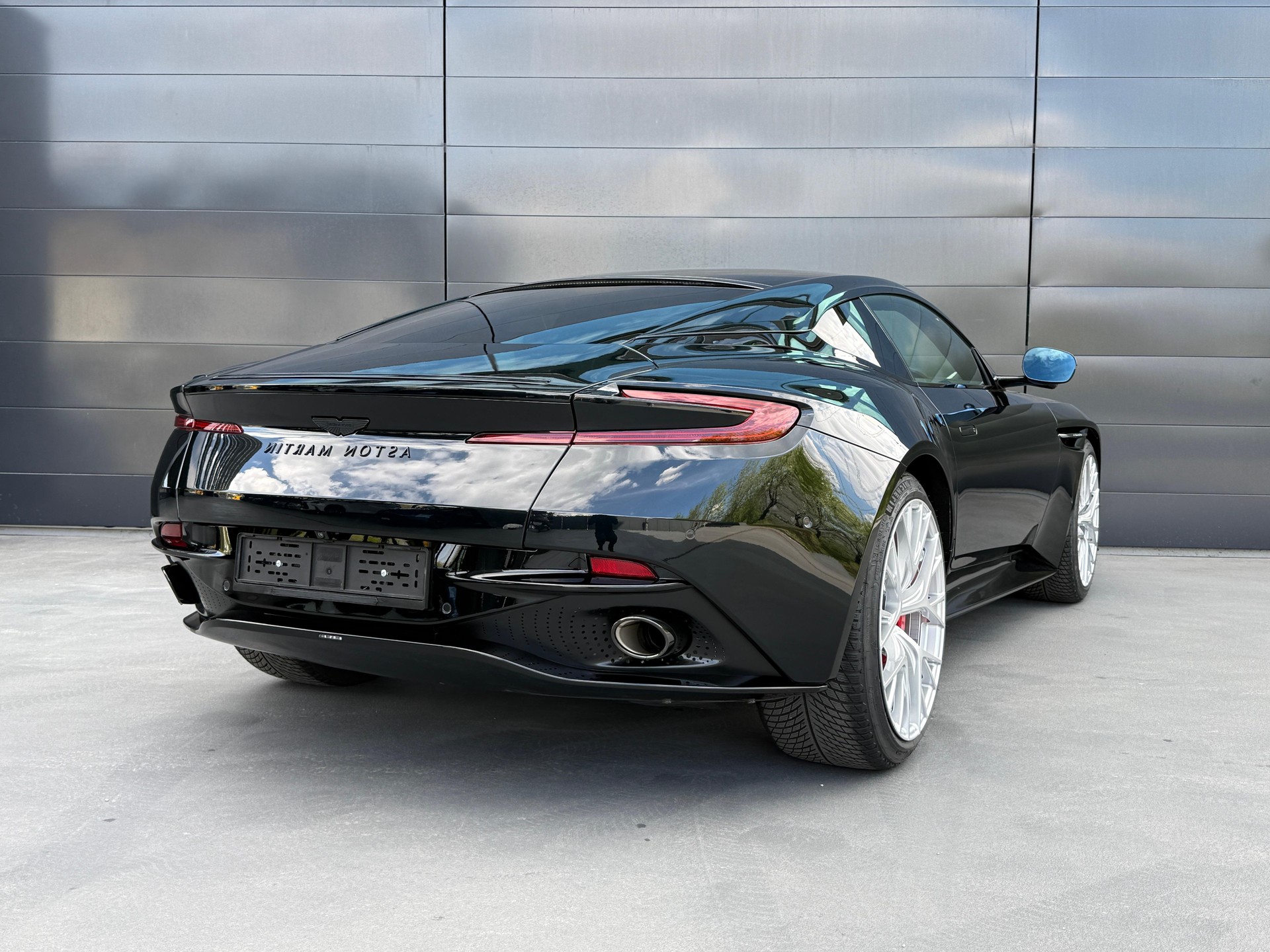 ASTON MARTIN DB12 Coupé 4.0 V8 Bi-Turbo-image-15