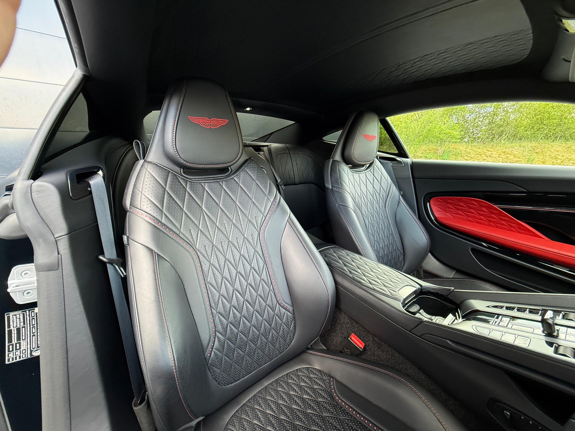 ASTON MARTIN DB12 Coupé 4.0 V8 Bi-Turbo-image-20