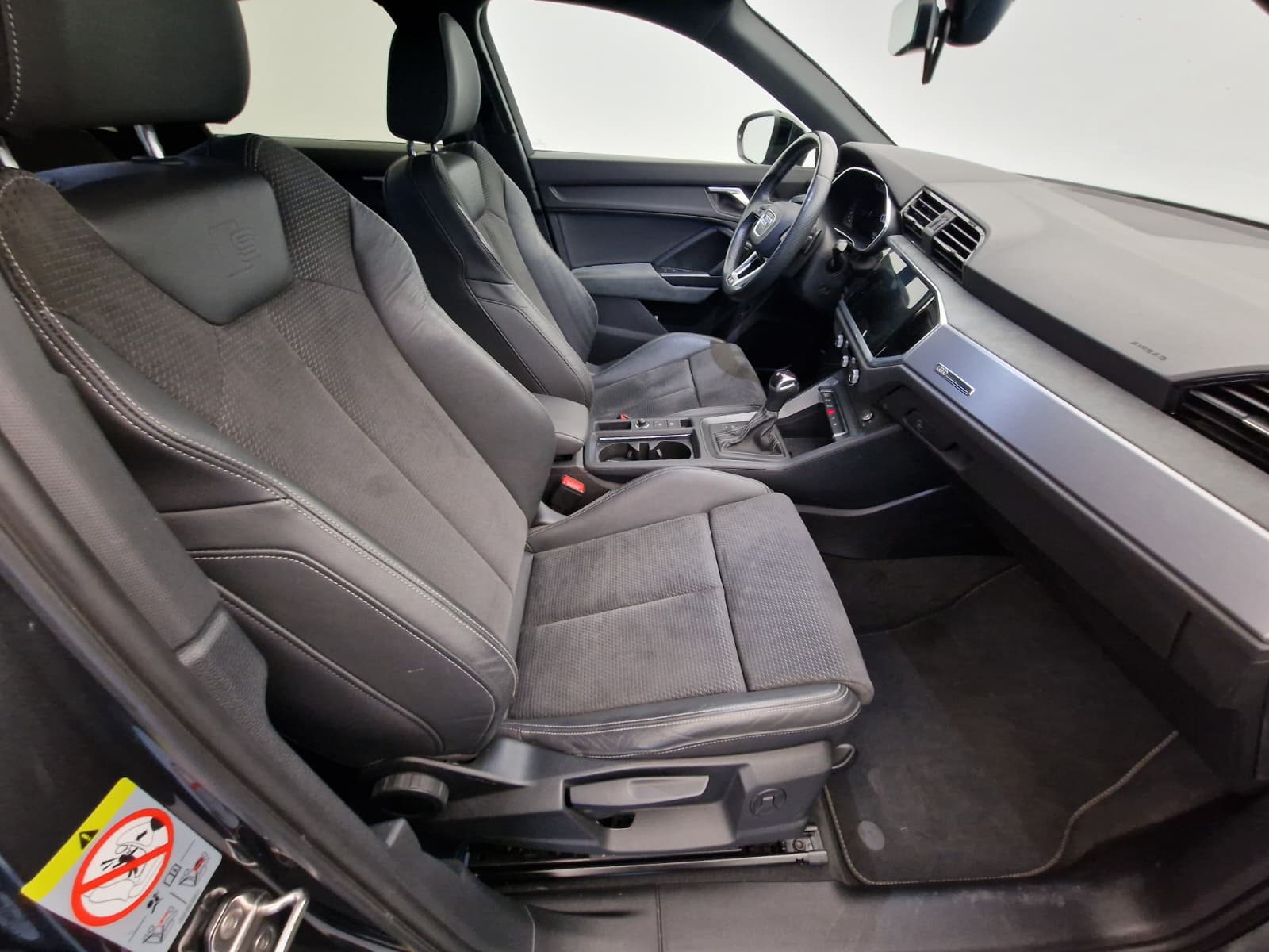 AUDI Q3 Sportback 35 TFSI S line Attraction S-tronic-image-11