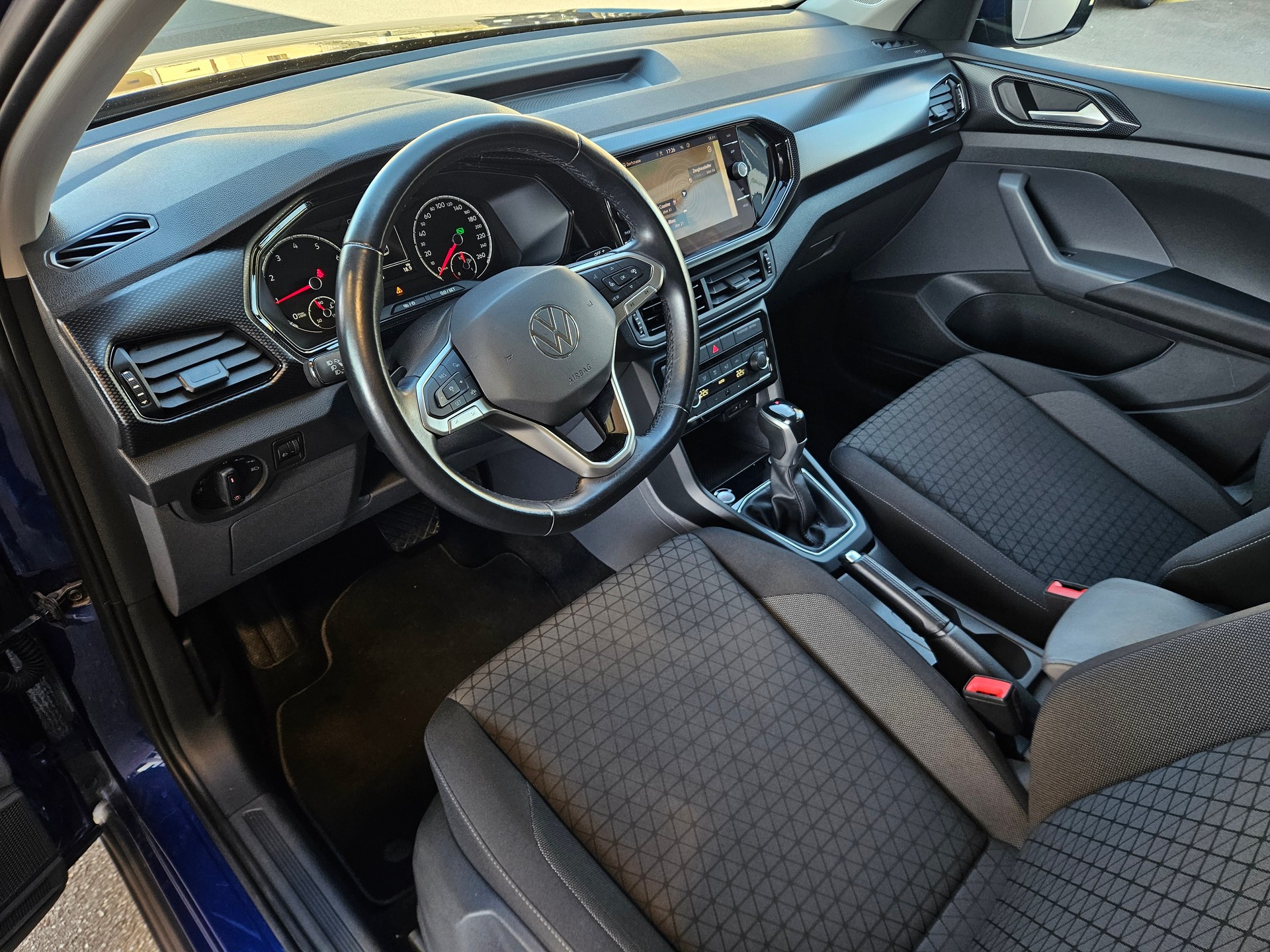 VW T-Cross 1.0 TSI Life DSG-image-4