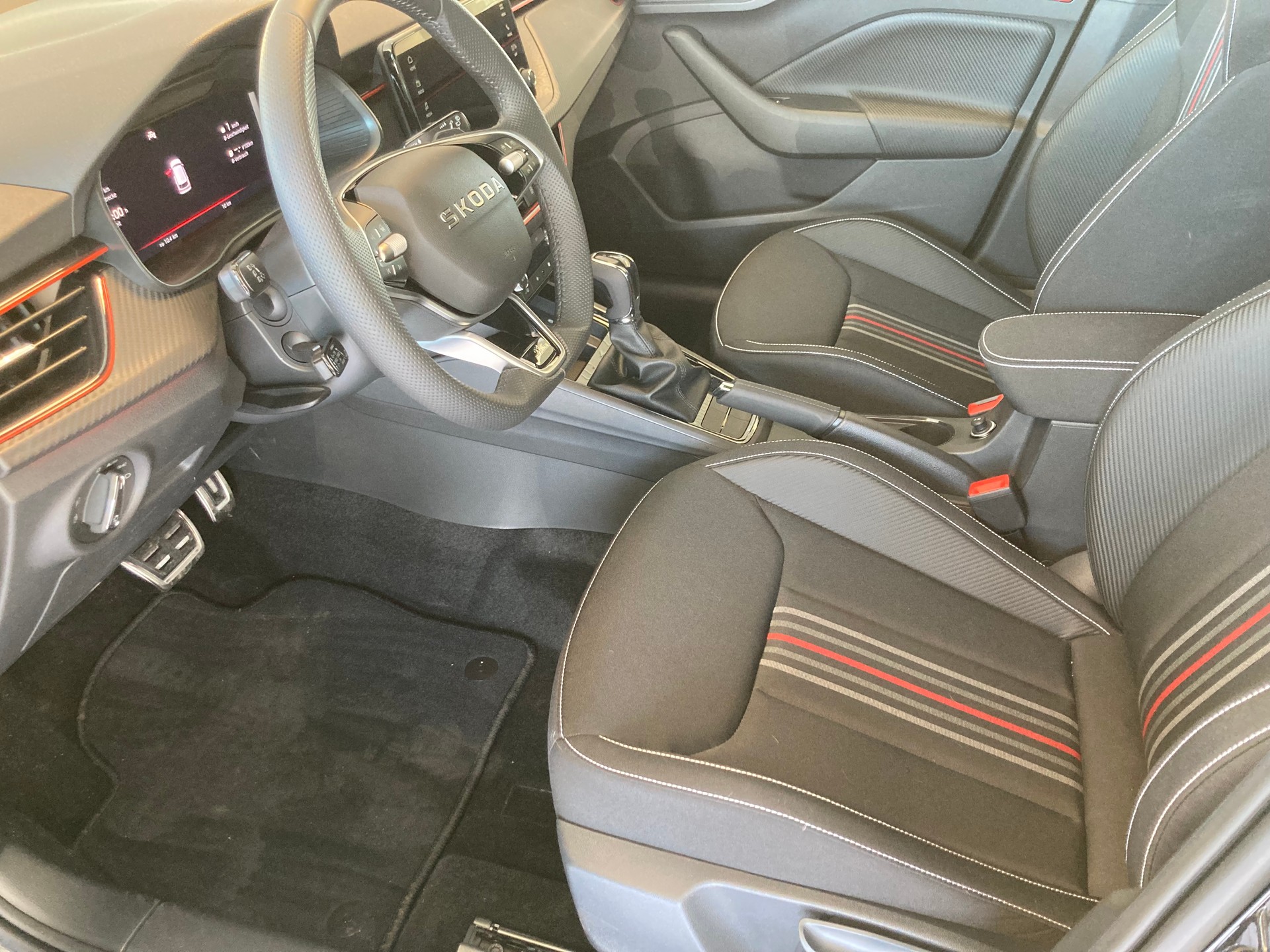 SKODA Kamiq 1.5 TSI Monte Carlo DSG-image-10