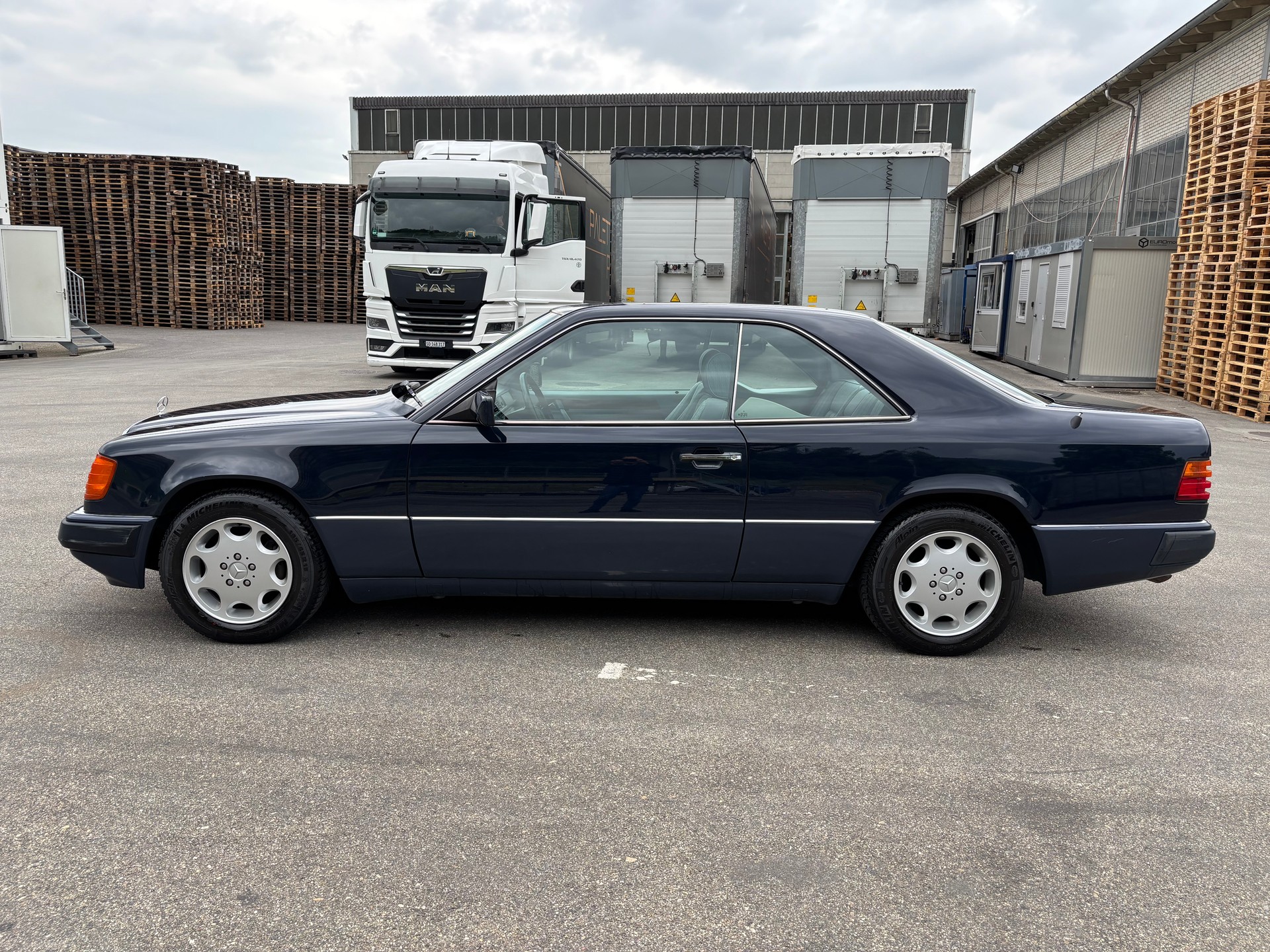 MERCEDES-BENZ 300 CE-image-2