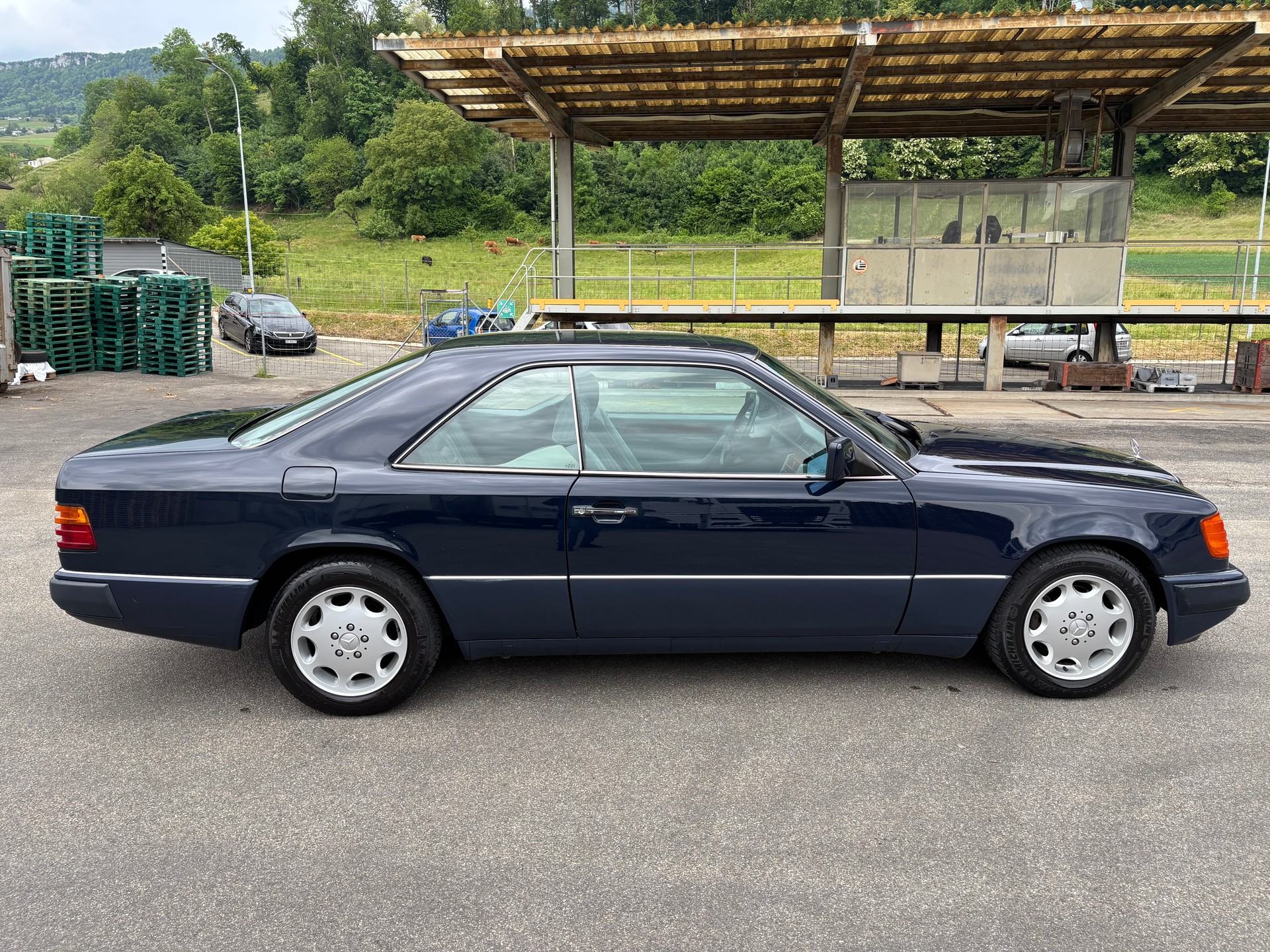 MERCEDES-BENZ 300 CE-image-3