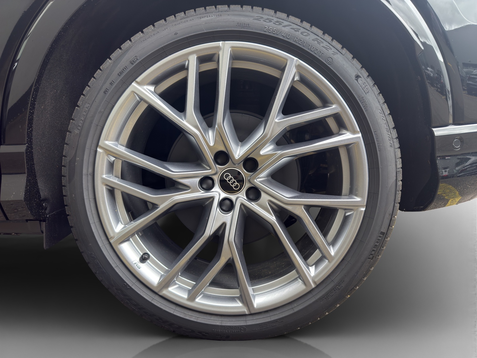 AUDI Q4 e-tron 45 Edition Swiss Ski quattro-image-13