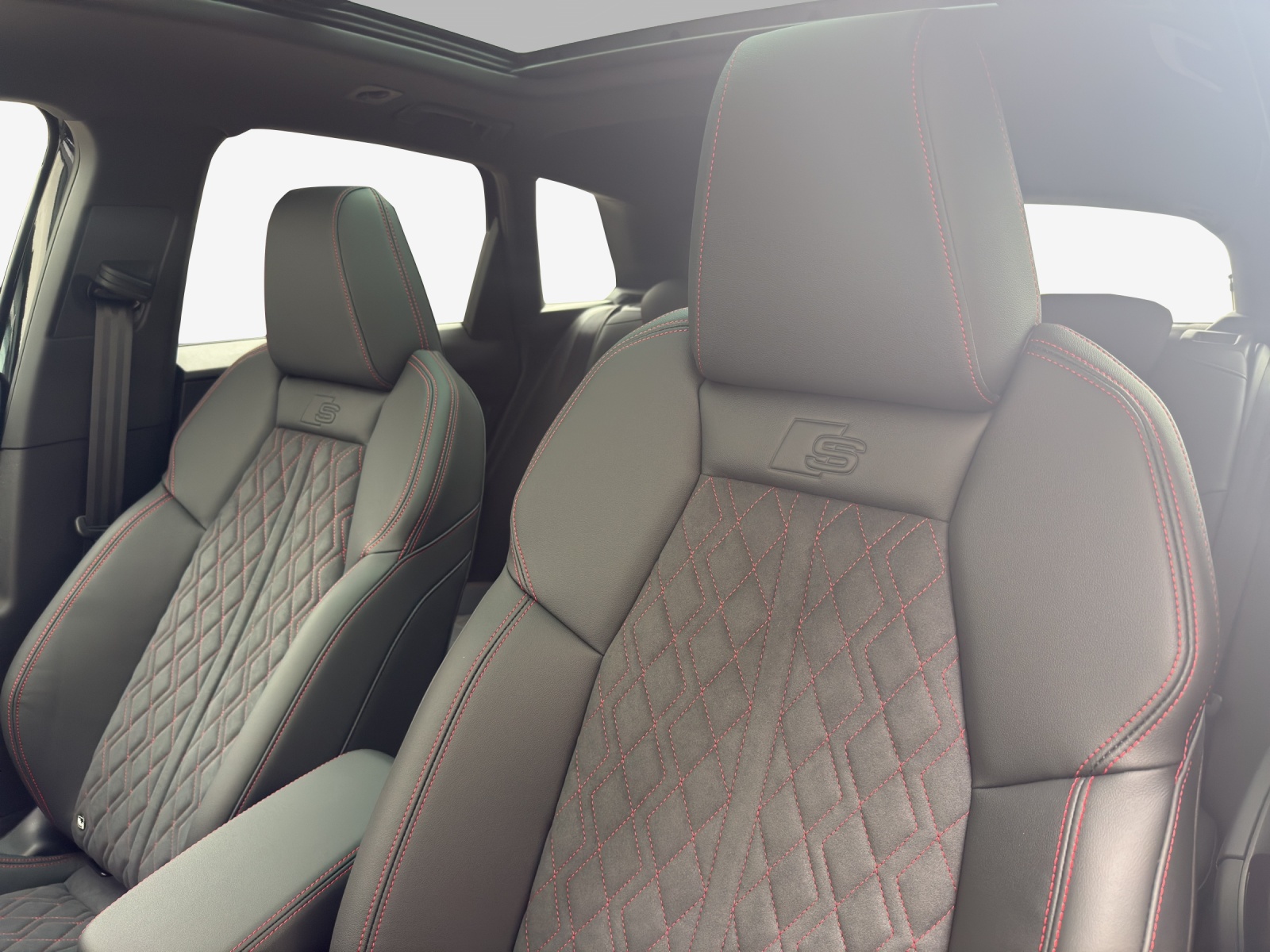 AUDI Q4 e-tron 45 Edition Swiss Ski quattro-image-15