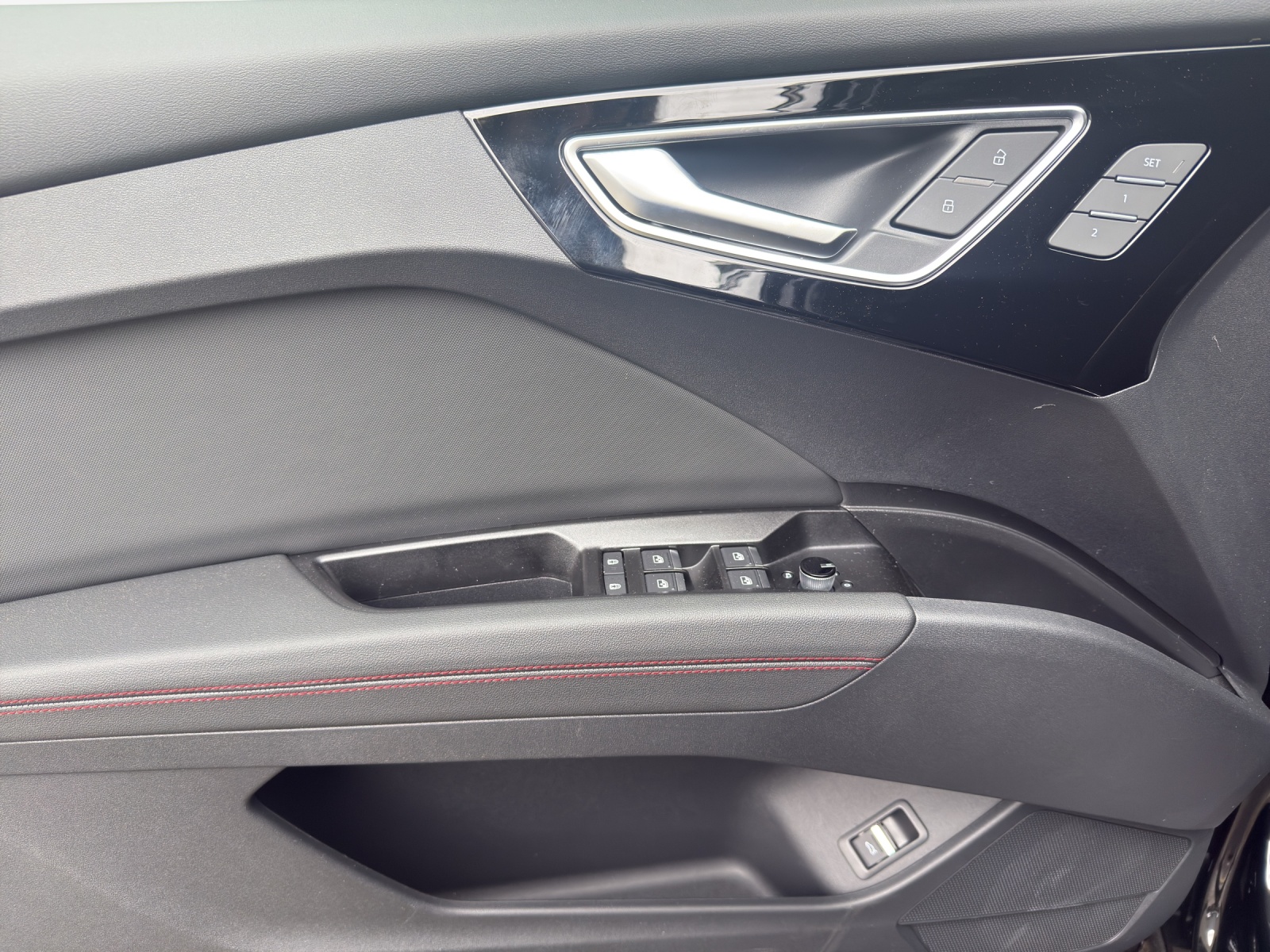 AUDI Q4 e-tron 45 Edition Swiss Ski quattro-image-14