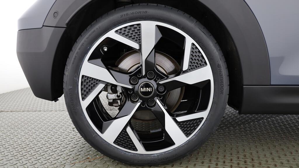 MINI Cooper S Cabrio-image-9