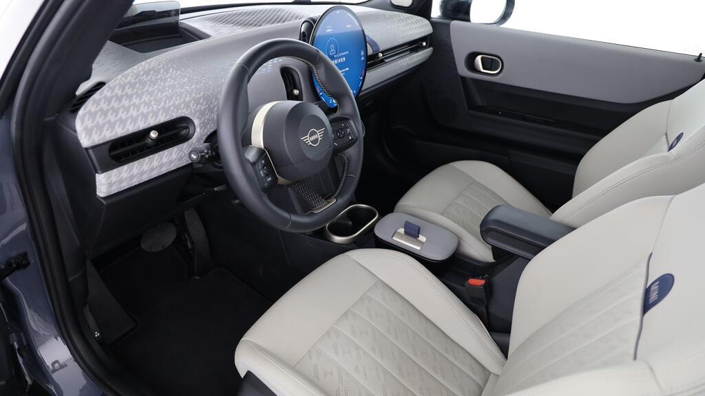 MINI Cooper S Cabrio-image-16