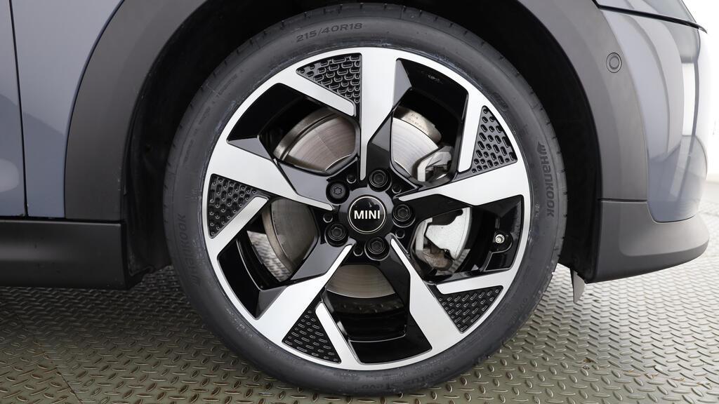 MINI Cooper S Cabrio-image-10