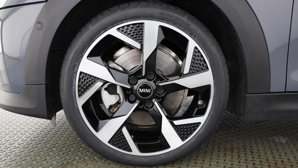 MINI Cooper S Cabrio-image-7