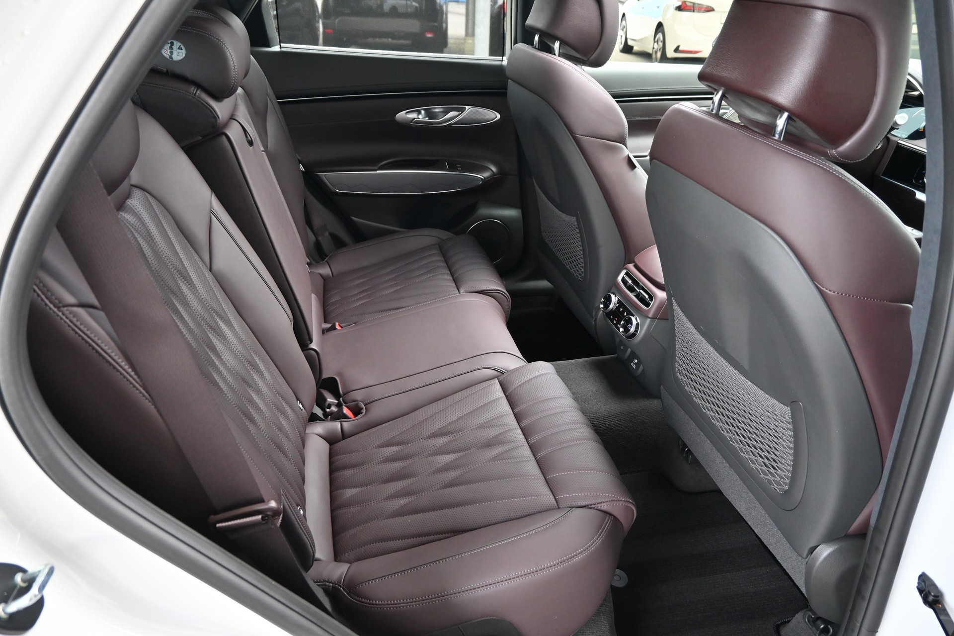 GENESIS GV70 2.2 CRDI Luxury AT8 AWD + (CH Auto) Voll-Ausstattung-image-13