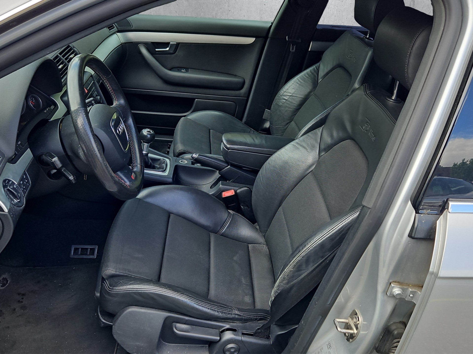 AUDI A4 Avant 2.7 TDI S-Line-image-11