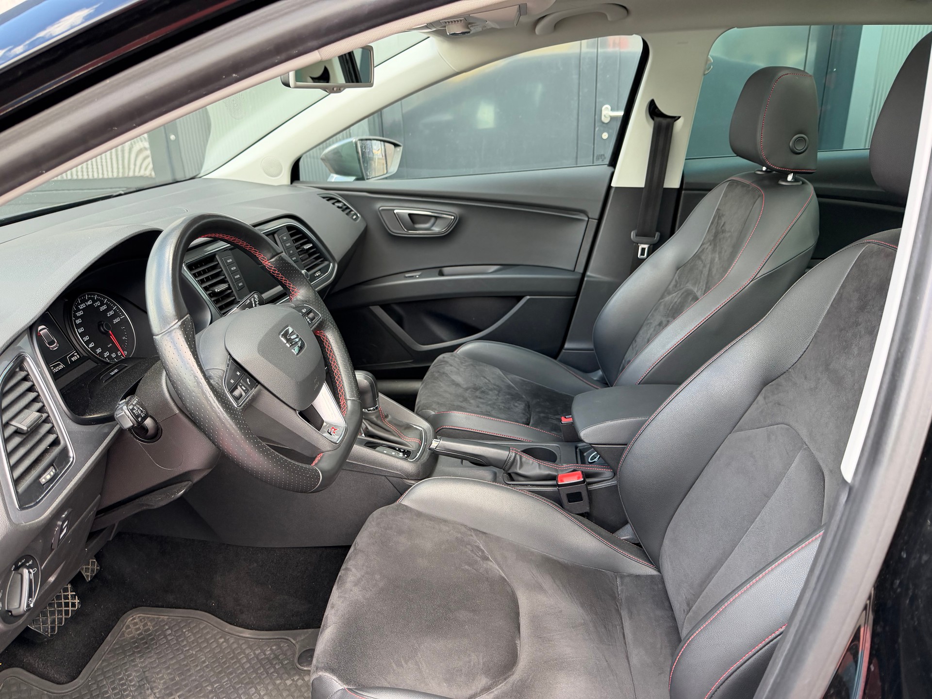 SEAT LEON TDI 2.0 FR-image-8