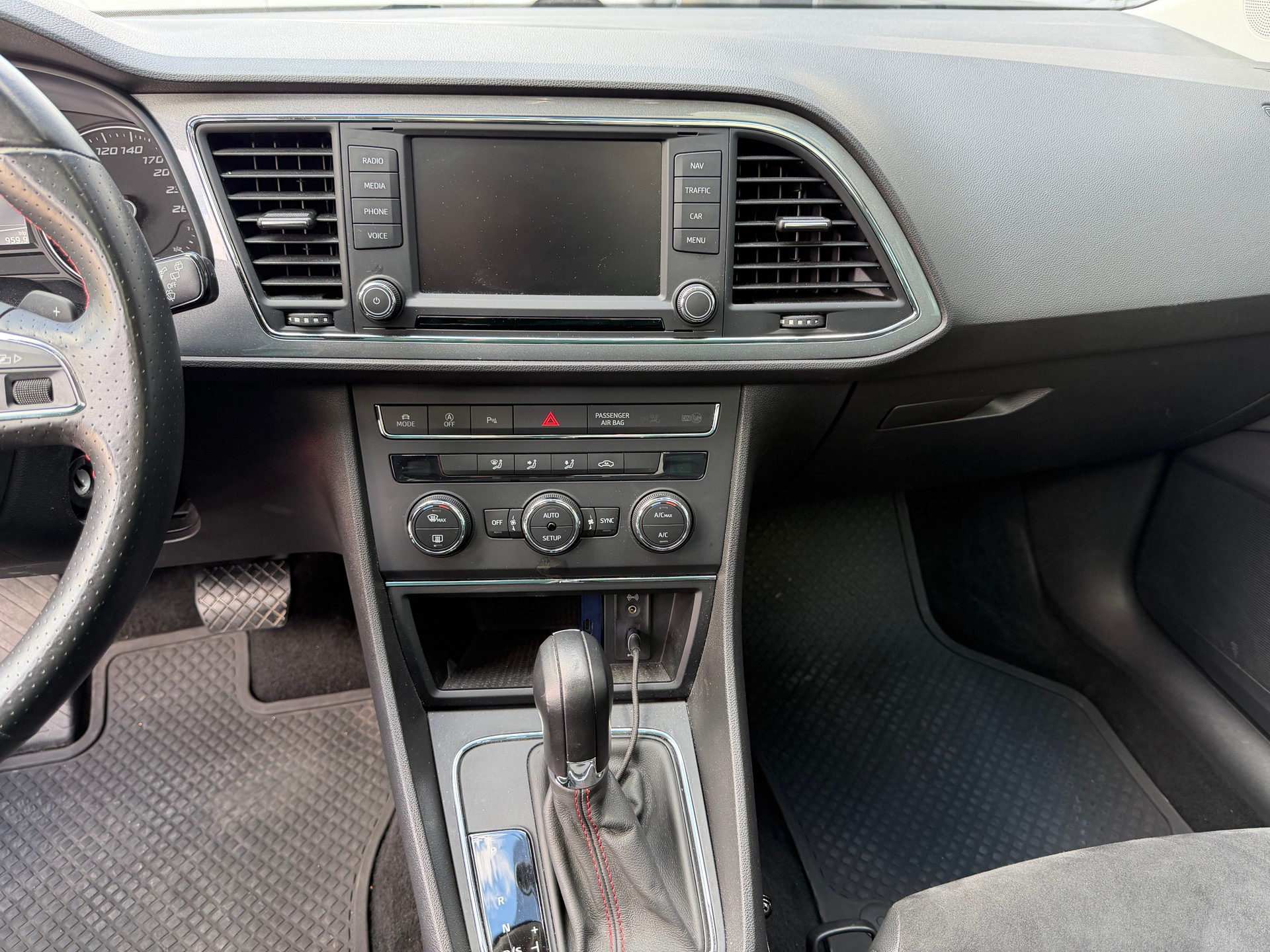 SEAT LEON TDI 2.0 FR-image-13