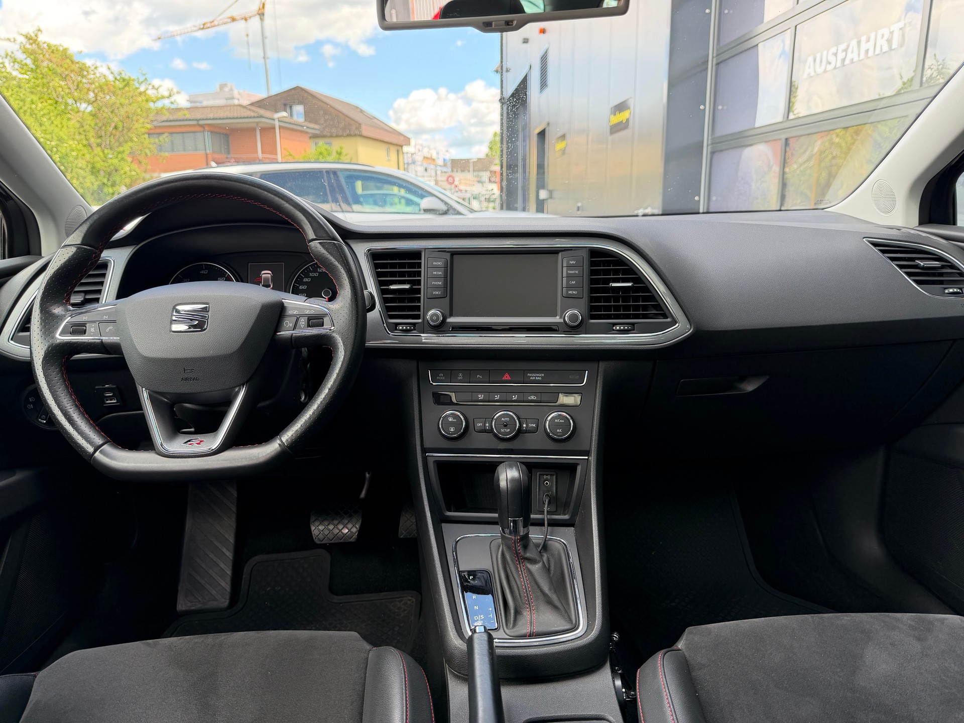 SEAT LEON TDI 2.0 FR-image-11