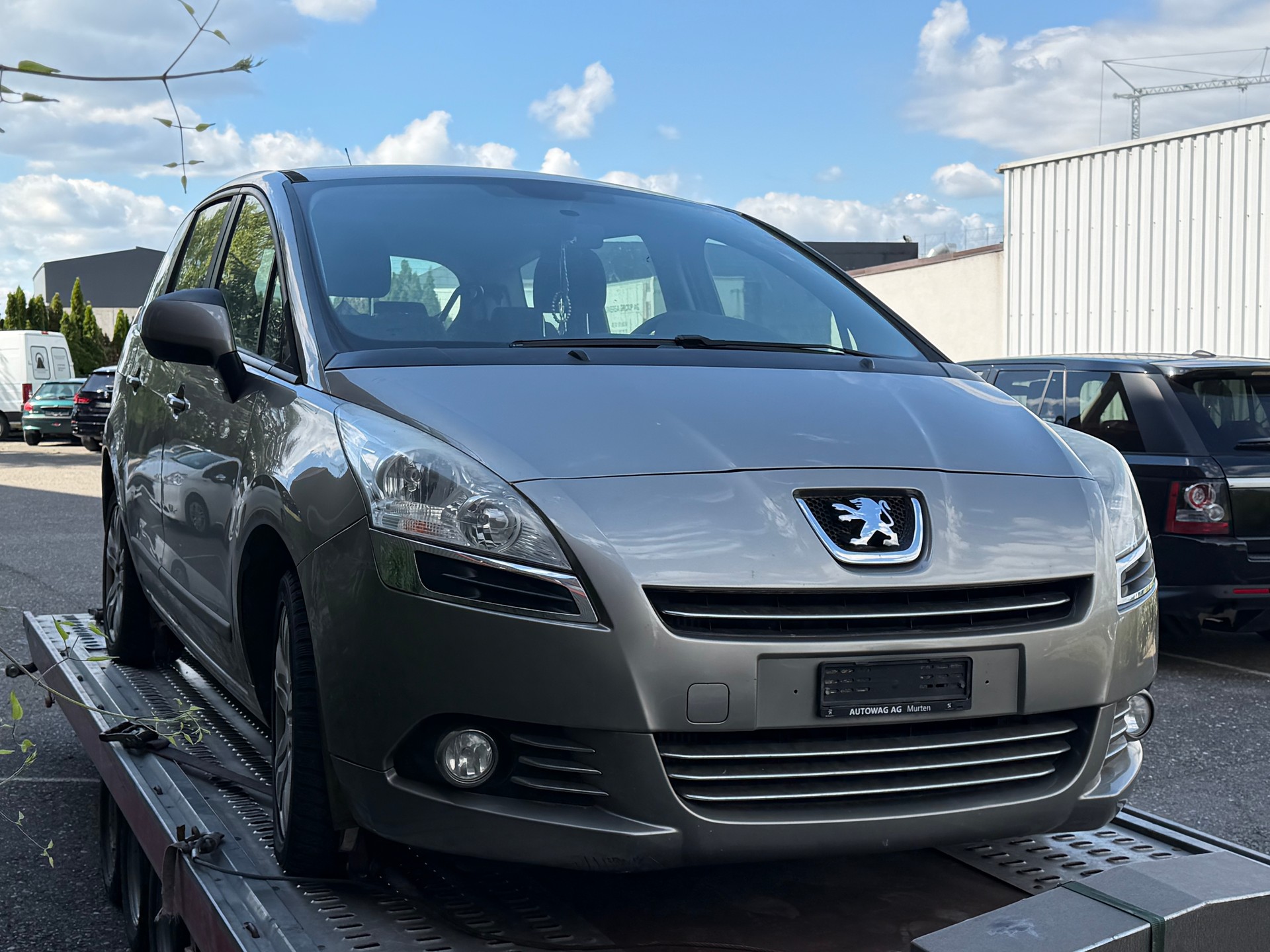 PEUGEOT 5008 1.6 HDI Allure EGS6-image-1