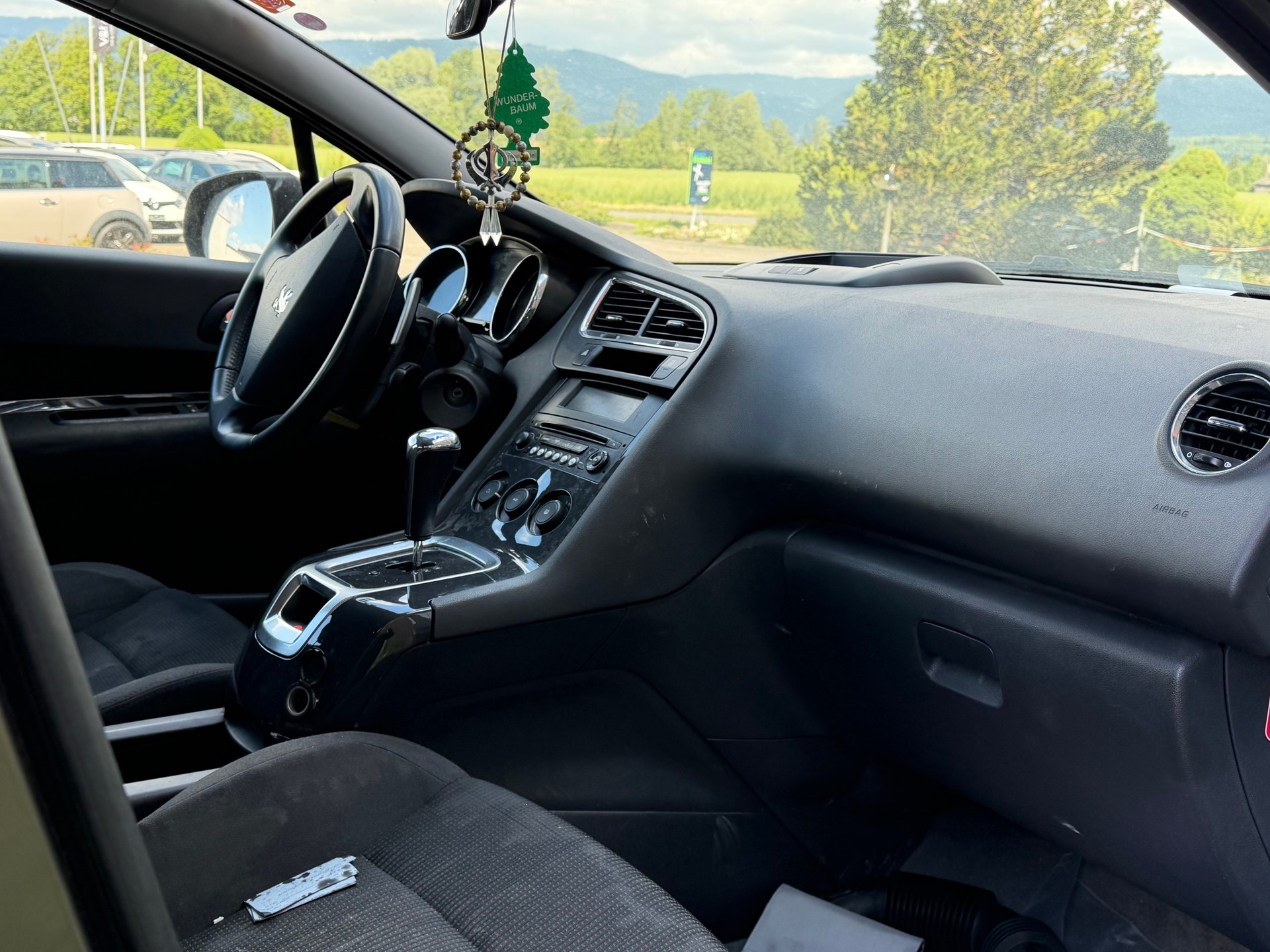 PEUGEOT 5008 1.6 HDI Allure EGS6-image-5