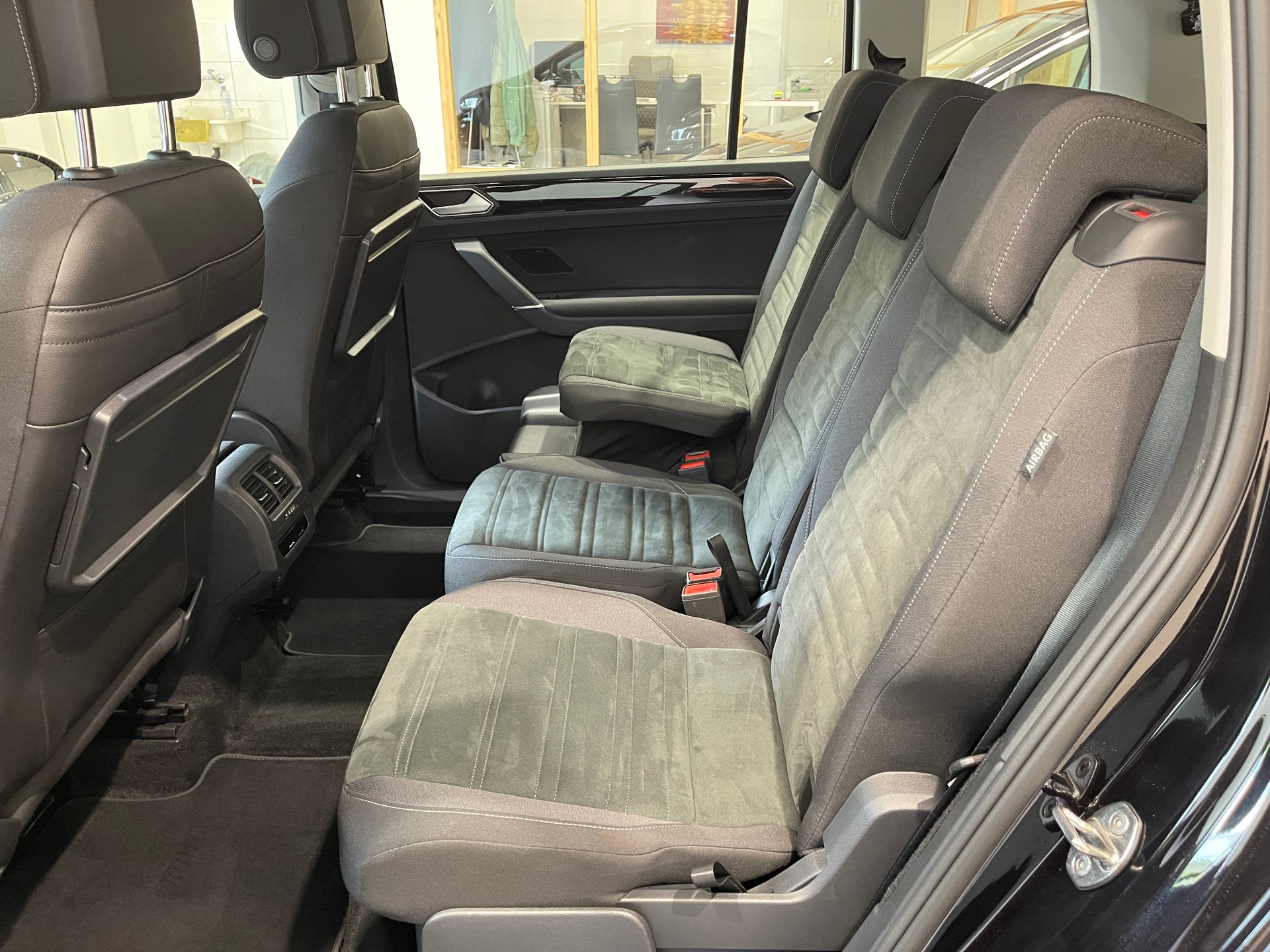 VW Touran 2.0 TDI BlueMotion Technology Highline DSG *R-LINE*7 PLATZ*-image-10