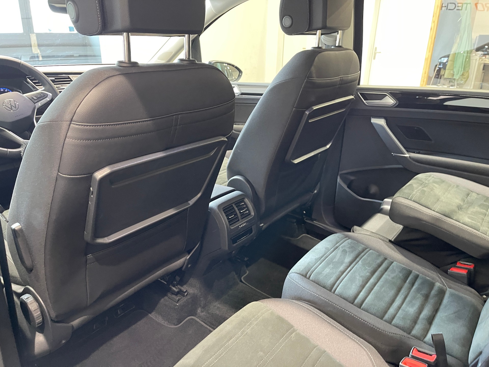 VW Touran 2.0 TDI BlueMotion Technology Highline DSG *R-LINE*7 PLATZ*-image-11