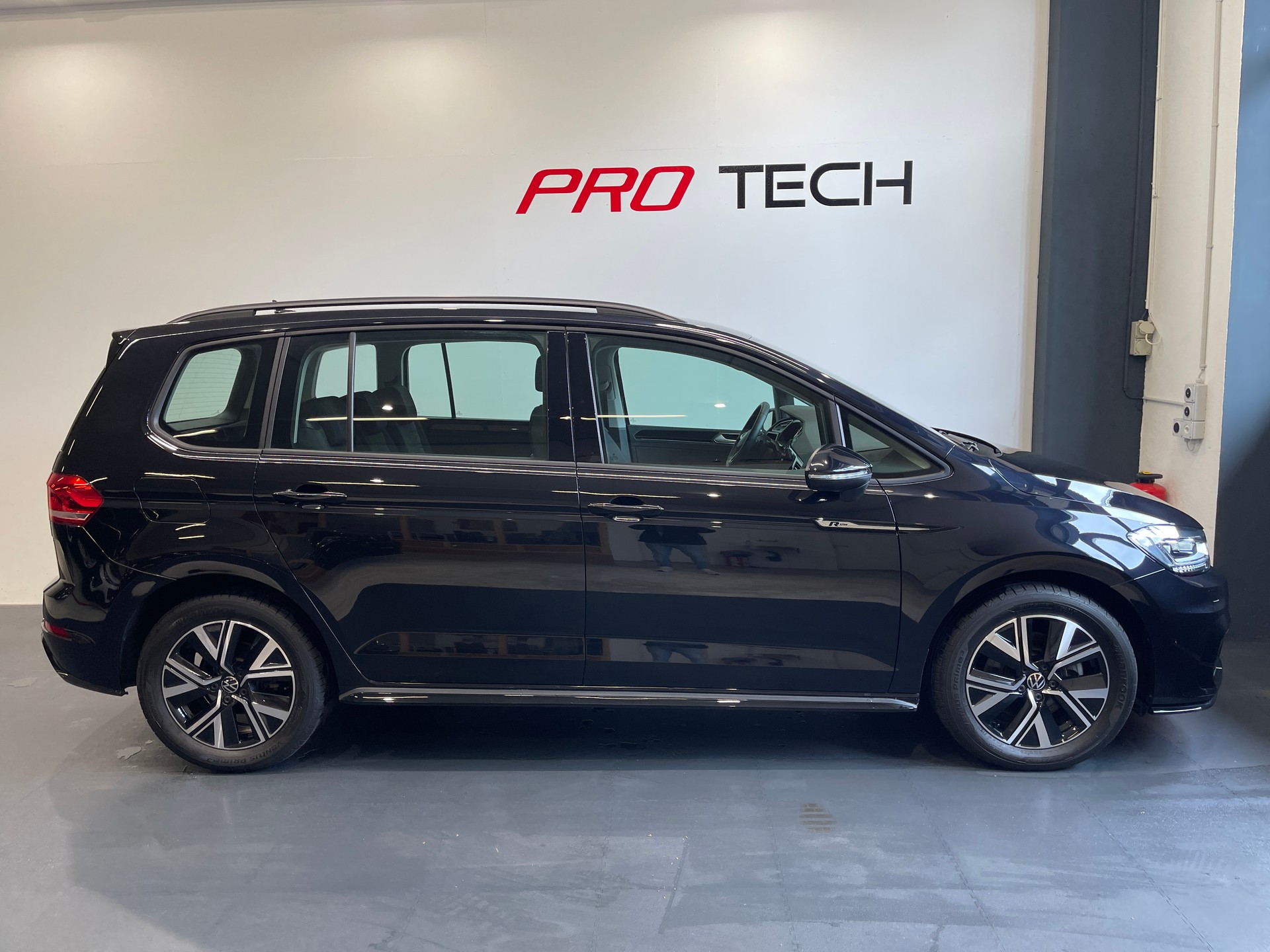 VW Touran 2.0 TDI BlueMotion Technology Highline DSG *R-LINE*7 PLATZ*-showroom-element-1